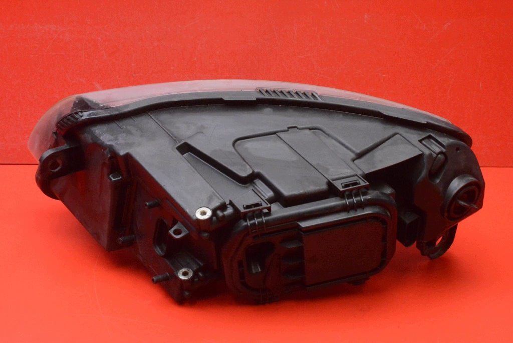 REFLEKTOR droite feu avant EU AUDI A6 C6 04-08