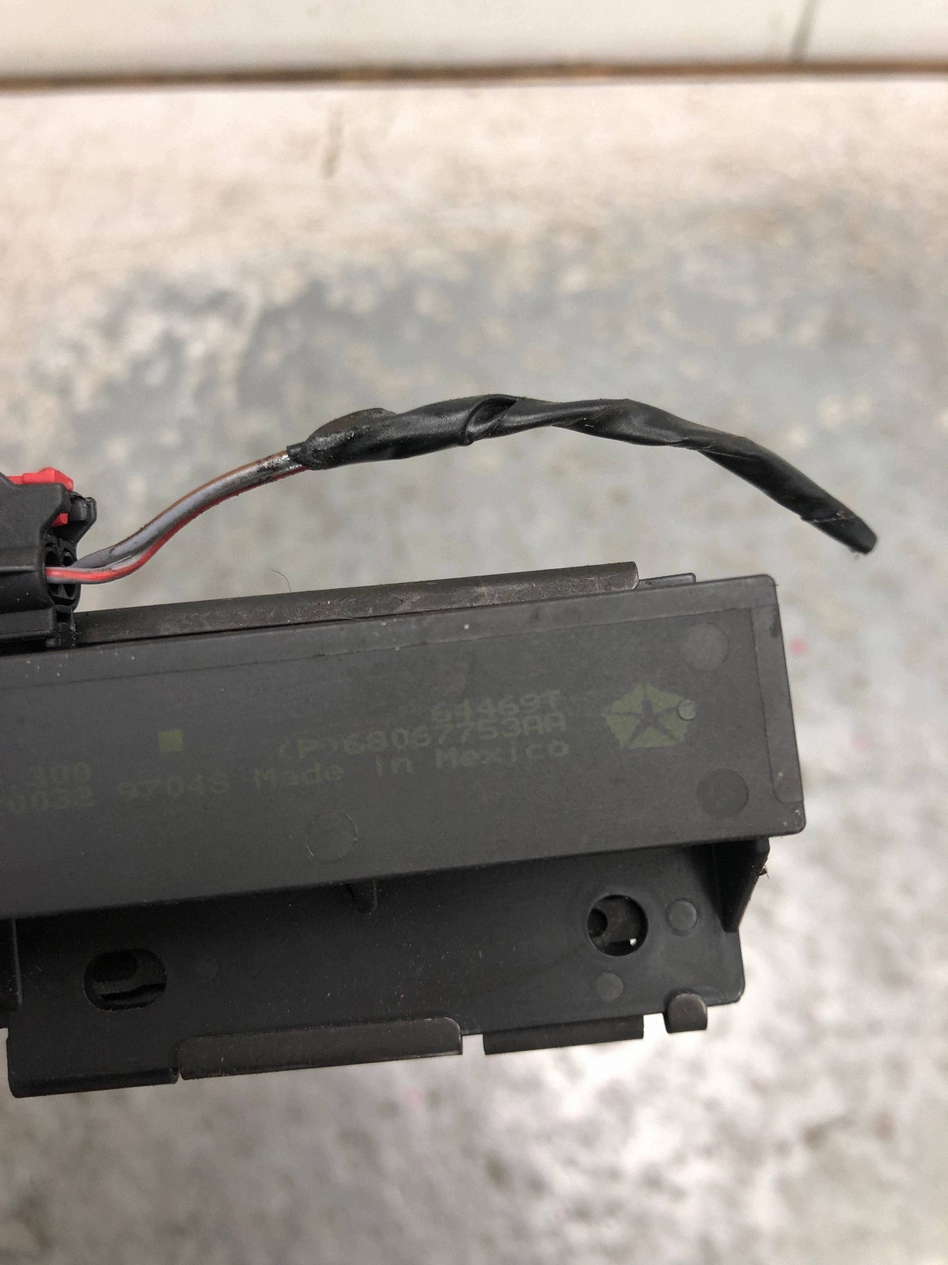 amplifier ANTENY KEYLESS MASERATI QUATTROPORTE 68067753AA