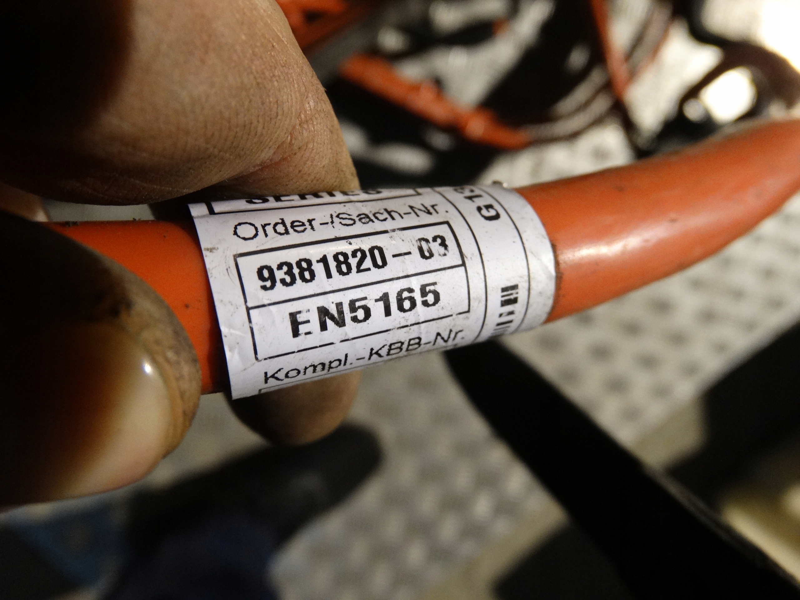 IDEALNY PRZEWÓD ZASILAJĄCY PLUS BMW X5 F15 4.0eX 1 Producent części BMW OE