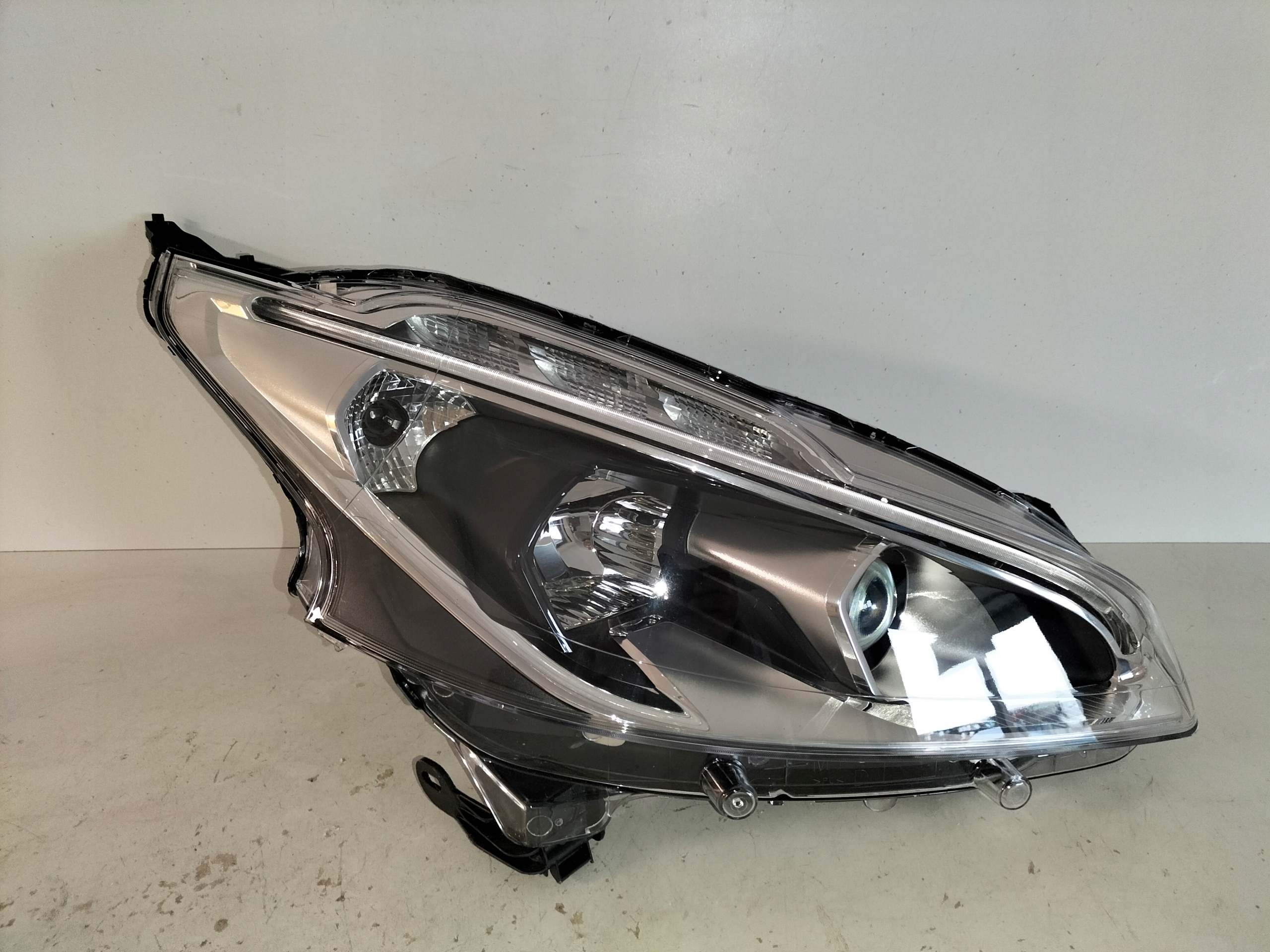 light front reflektor right PEUGEOT 208 LIFT 15-19
