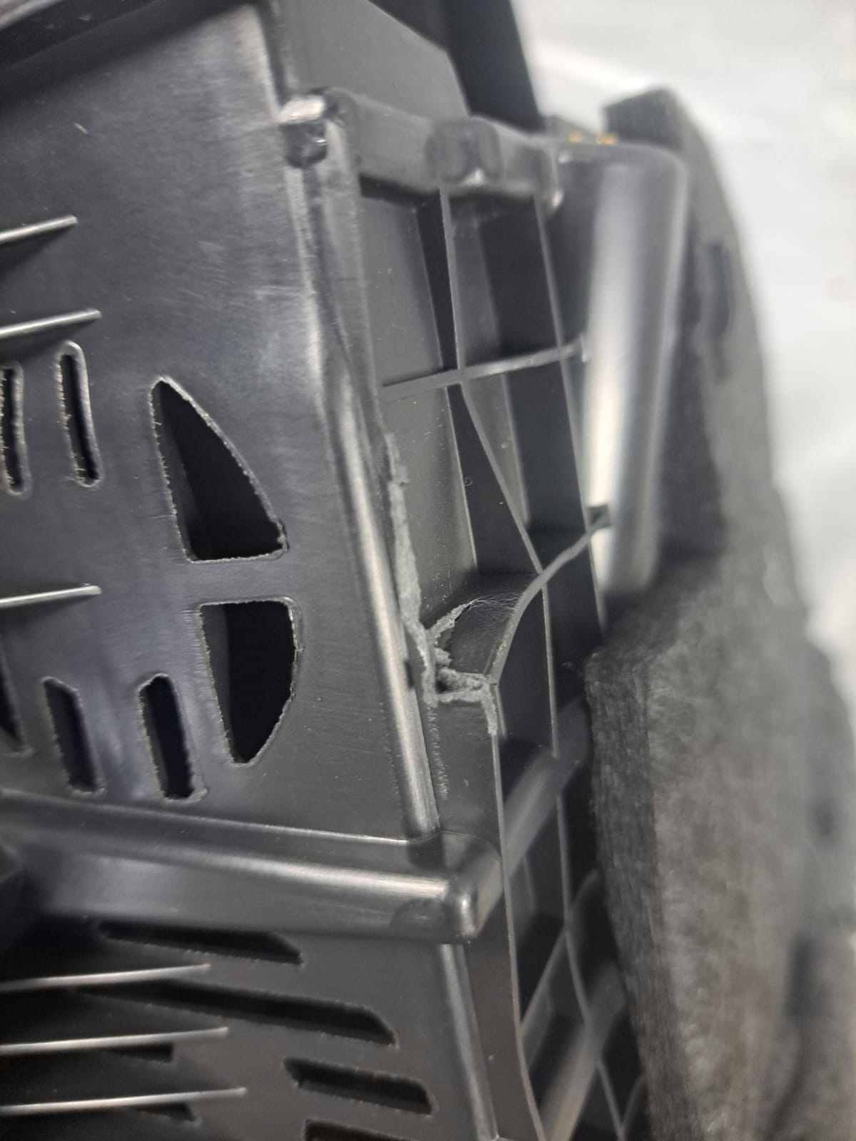 бардачок консоли Audi SQ2 81B857035A