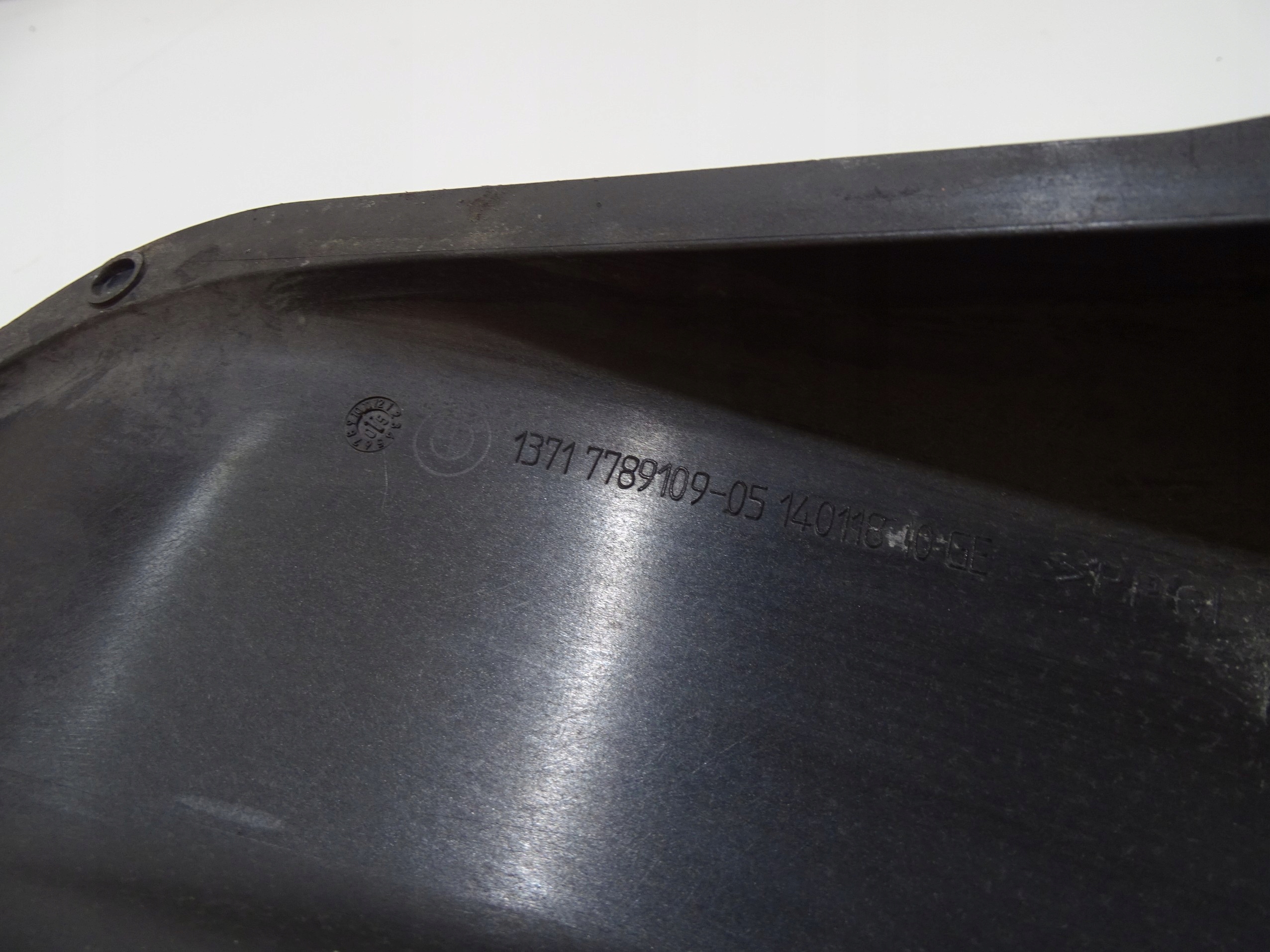 Abdeckung filter luft BMW E60 E61 3.0D 7789109