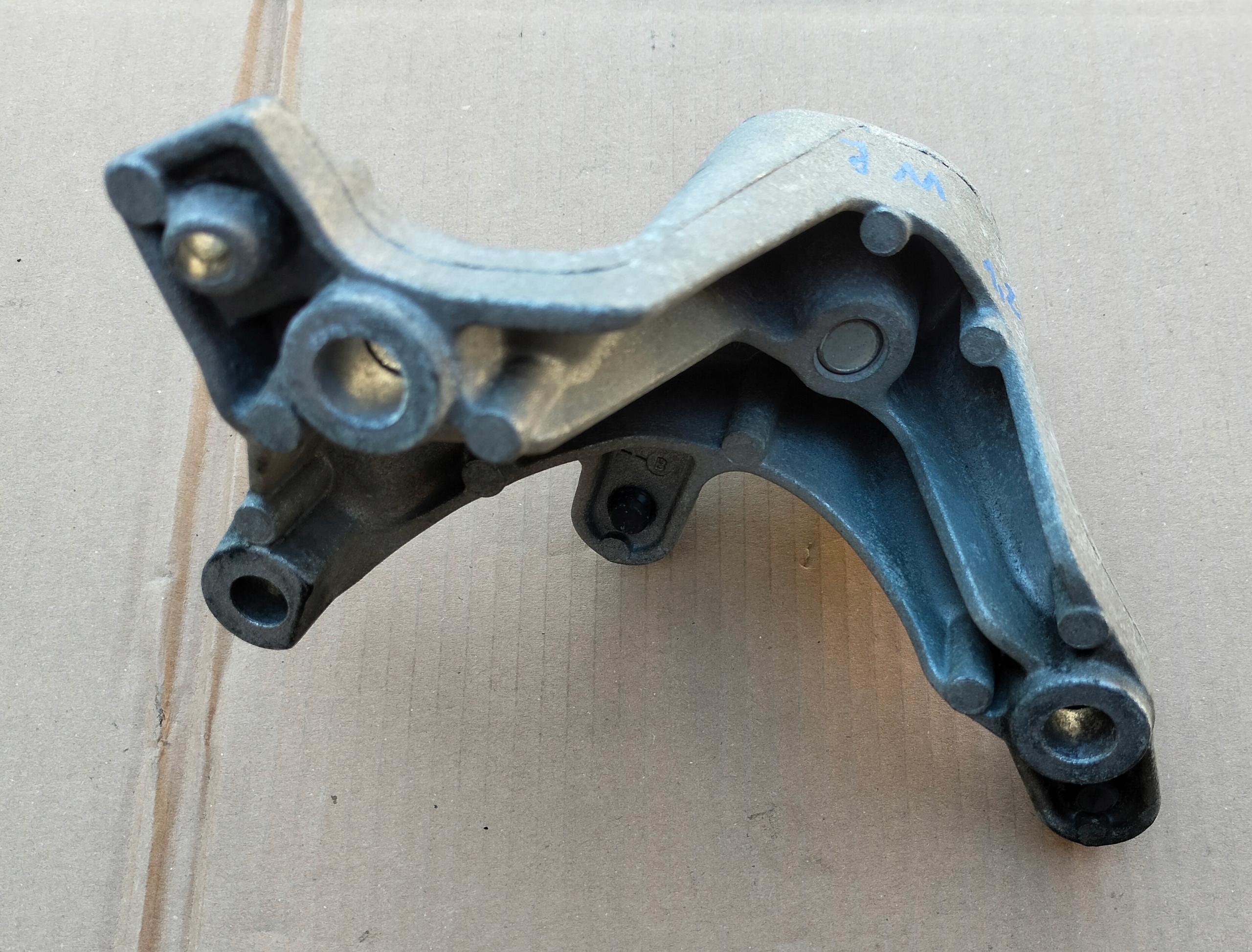 NISSAN QASHQAI II J11 1,2 DIG-T ŁAPA SKRZYNI BIEGÓW Producent części Nissan OE