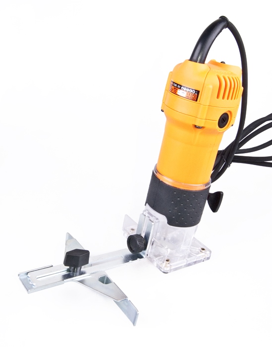 CMT10 FREZARKA KRAWĘDZIOWA JEDNORECZNA 550W Maksymalna głębokość frezowania 24 mm