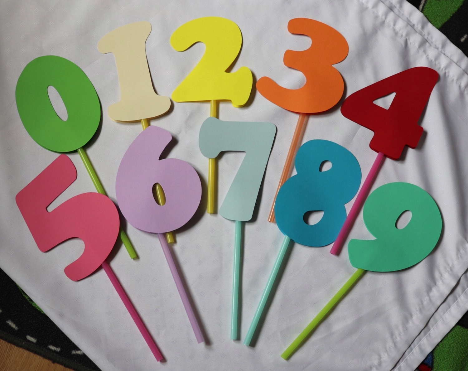 Toper Topper na tort papierowy urodziny cyfra wzór Marka inny