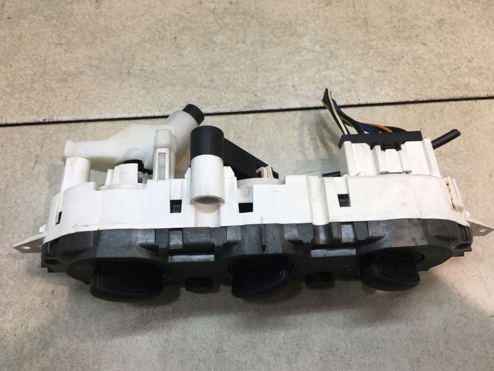 PANEL Bouches buses Climatisateur air conditionné FOCUS MK2 3M5T19980AD