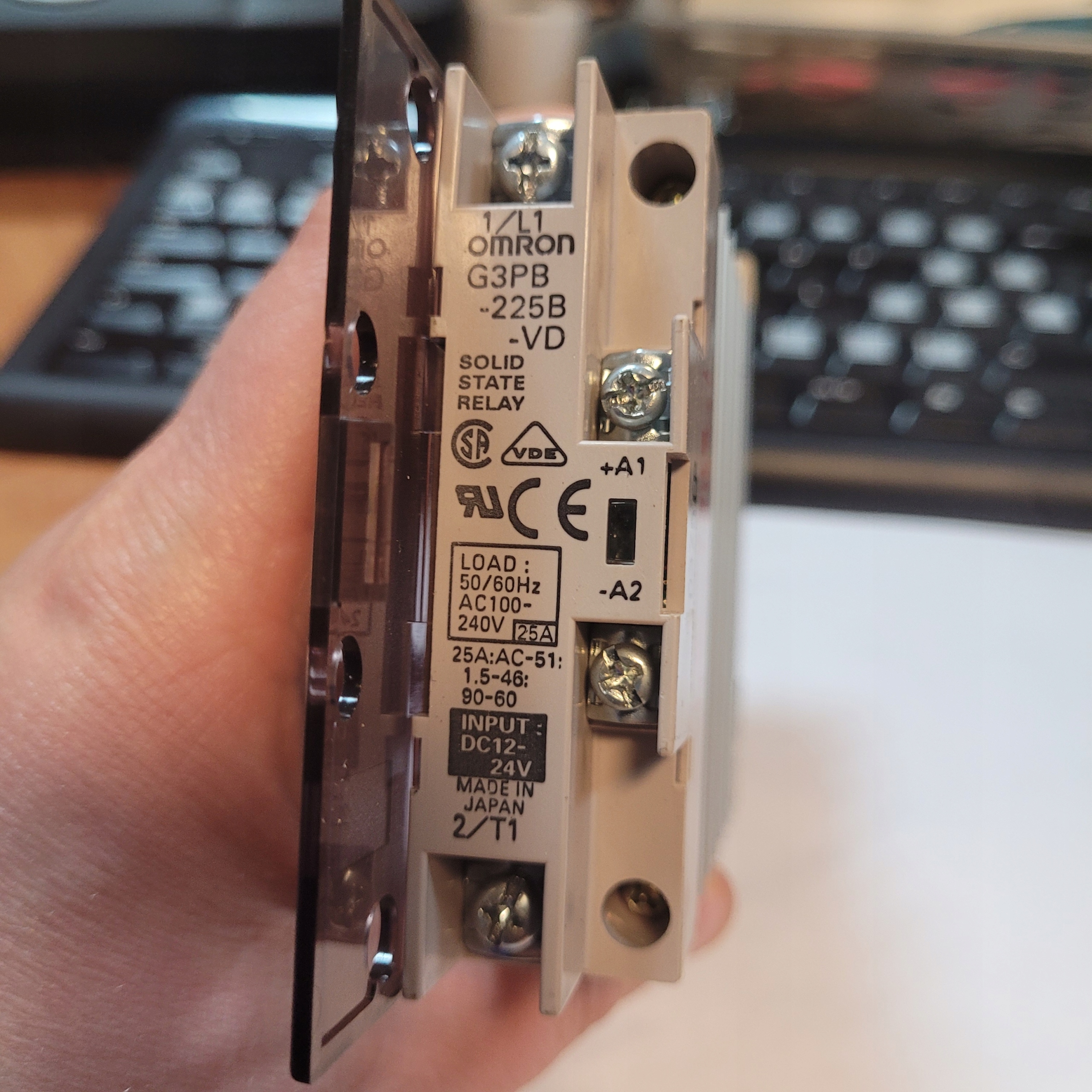 Przekaźnik półprzewodnikowy Omron 50/60Hz 240V