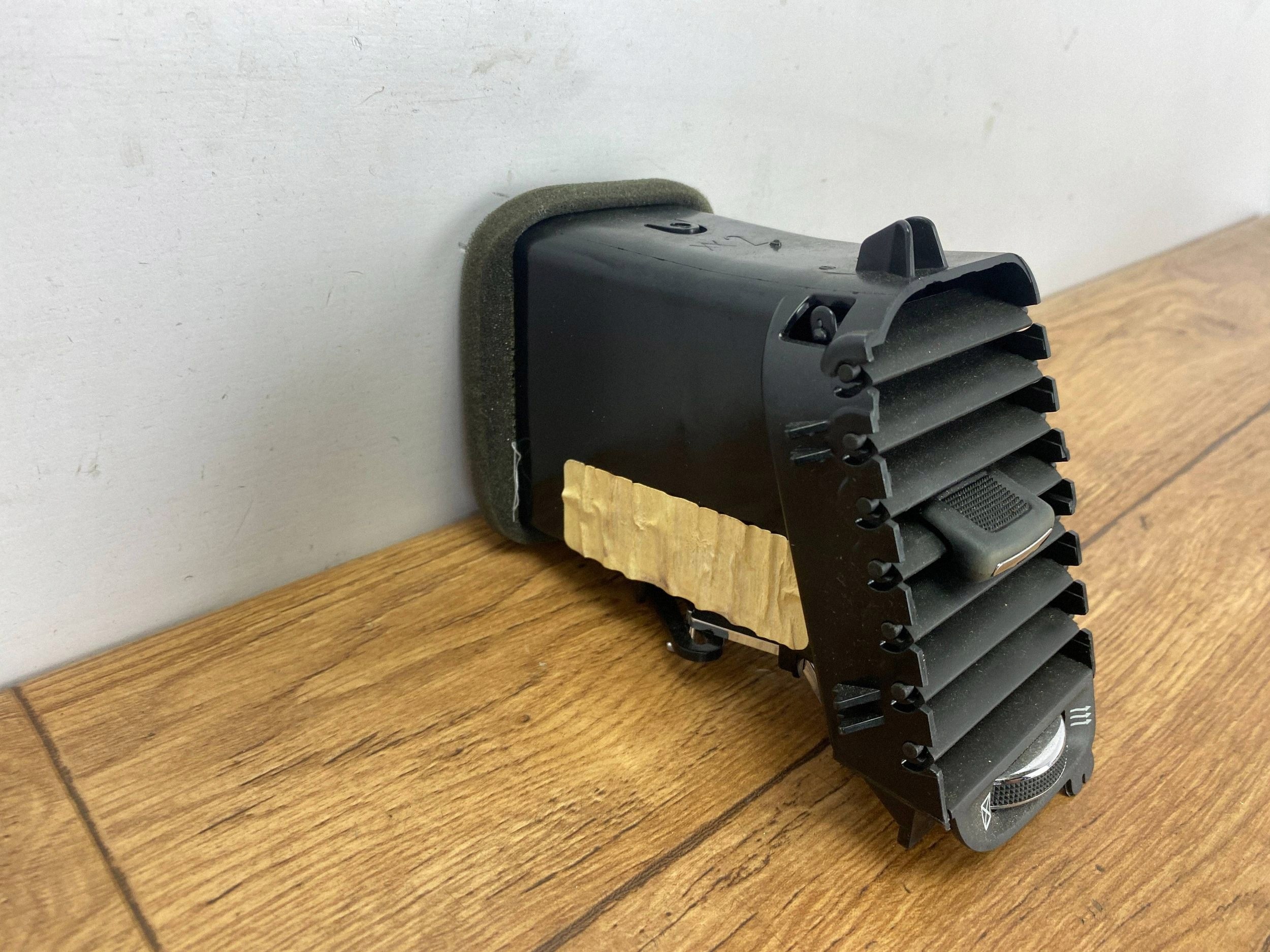 grid air conditioning devices side of the dashboard Dodge Charger 2015+