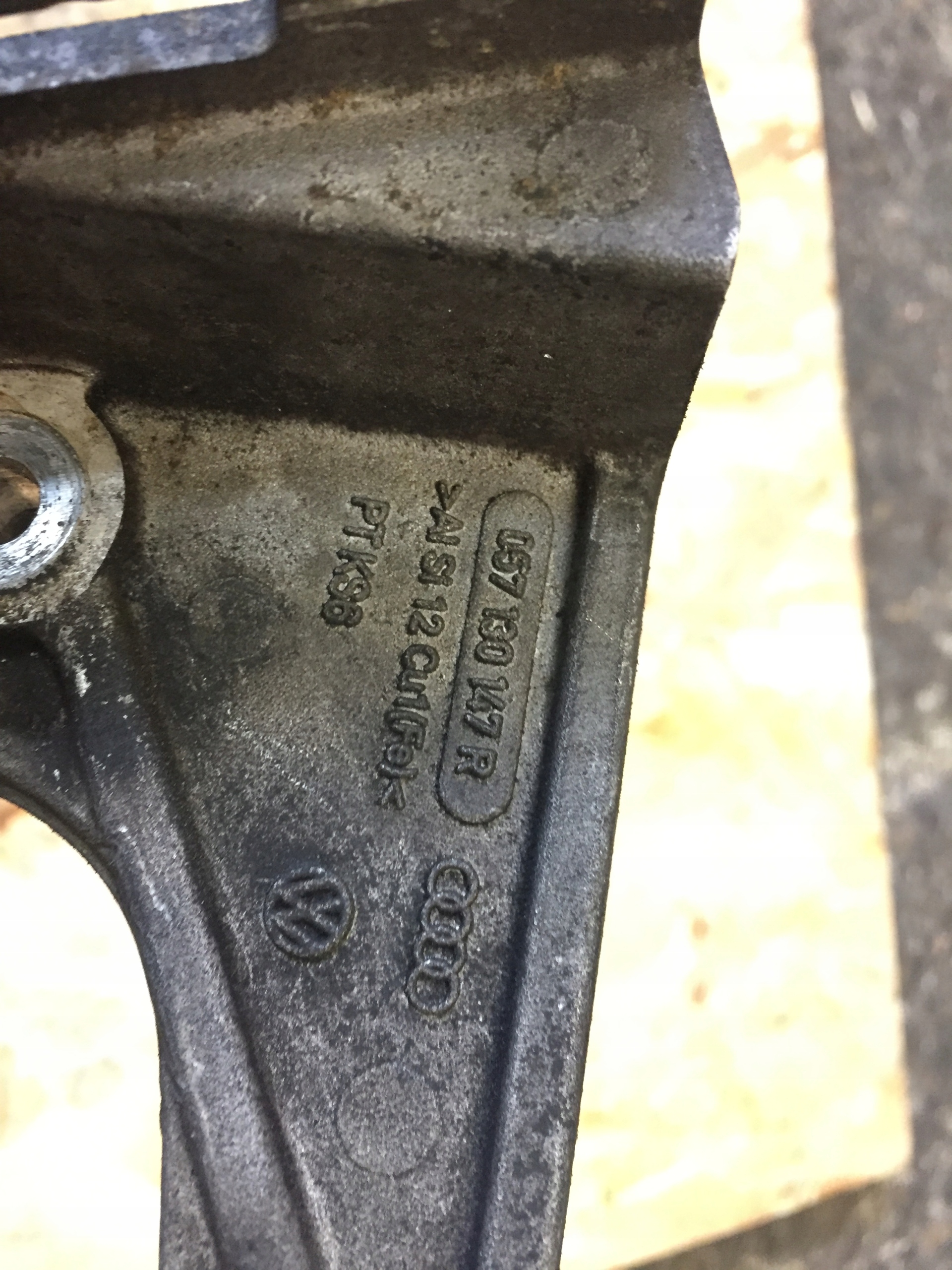 Q7 4L 4.2 TDI Support Pompe d’injection 057130147R