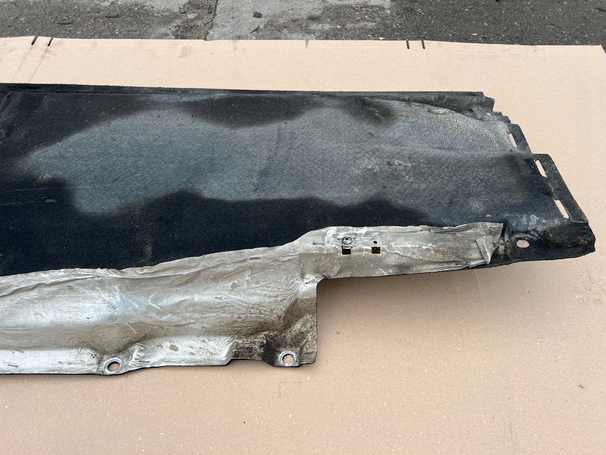 AUDI Q5 80A Blende Abdeckung abdeckung des Bodens Unterfahrschutz rechts 80A825208