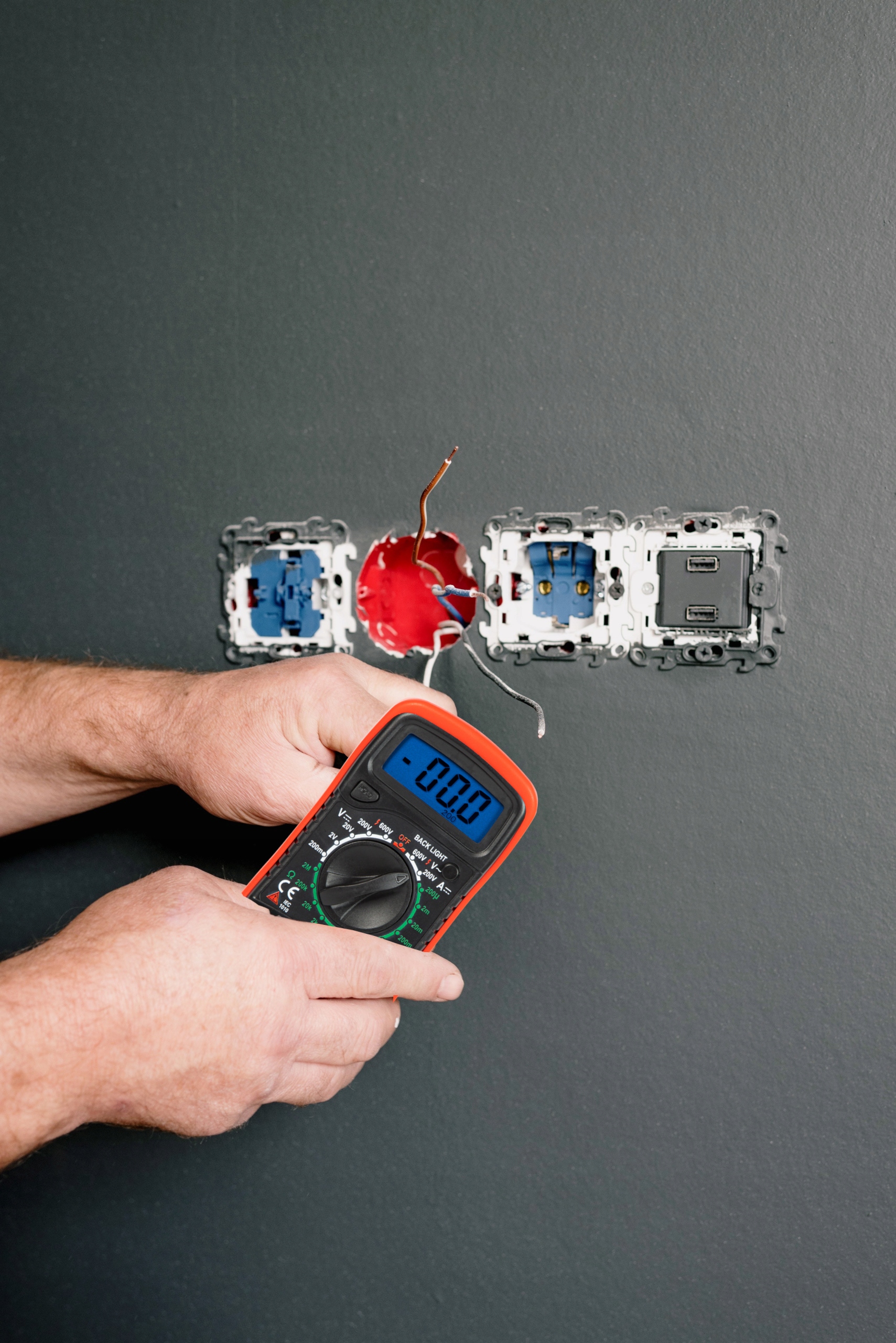 MULTIMETR MIERNIK CYFROWY TESTER PRĄDU XL830L LCD Model XL830L