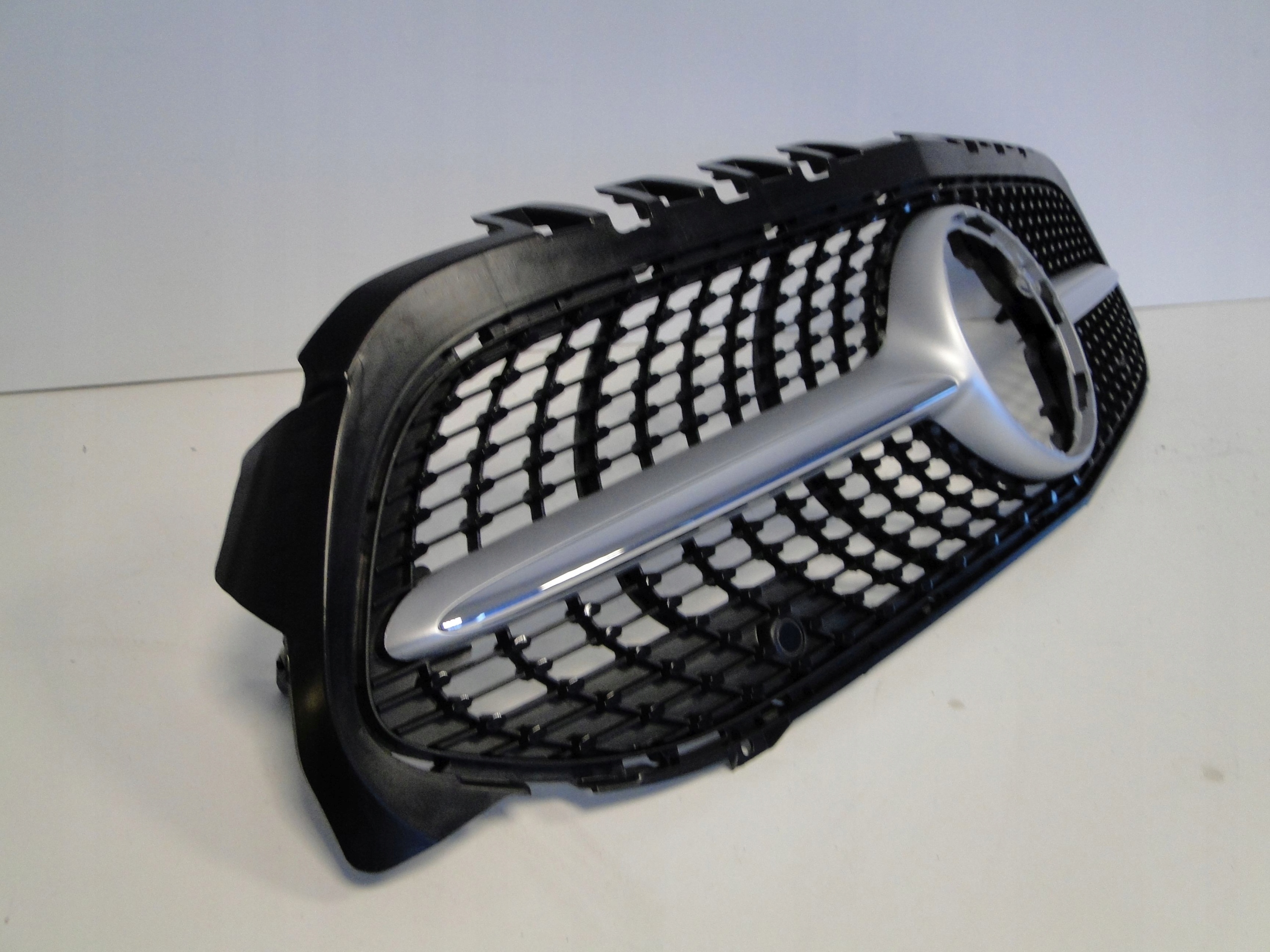 MERCEDES A KLASA 177 W177 GRILL ATRAPA ZDERZAKA DIAMENT AMG Typ samochodu Samochody osobowe