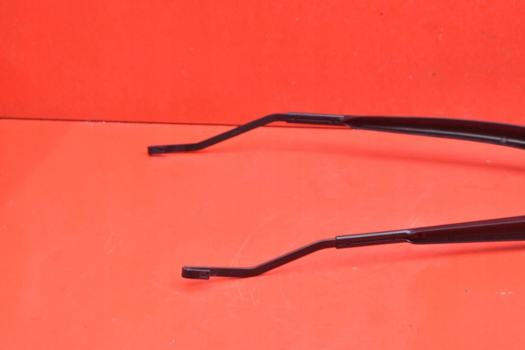 wiper arm front EU TOYOTA YARIS CROSS 20
