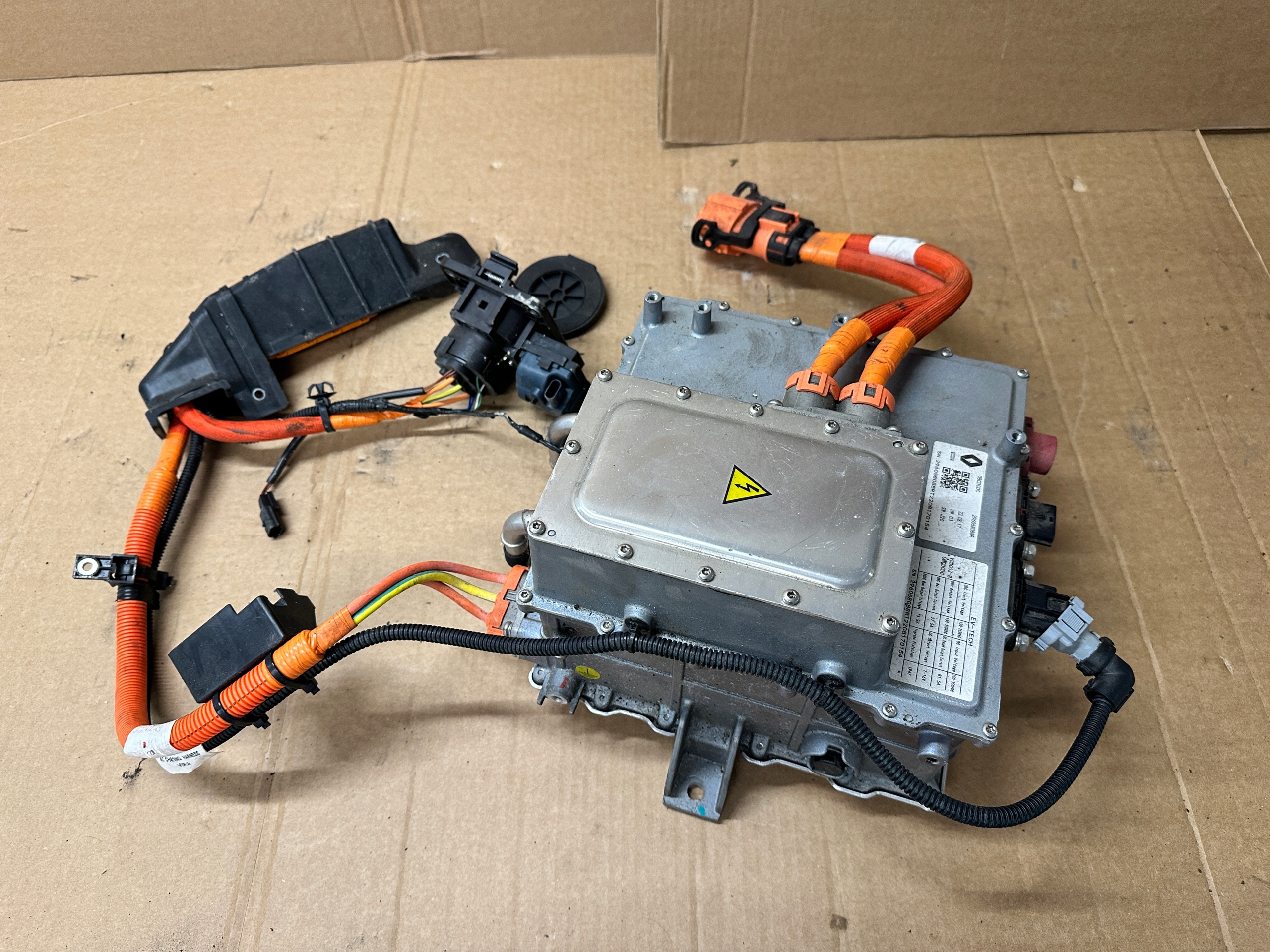 RENAULT DACIA SPRING INWERTER ŁADOWARKA 296058088R