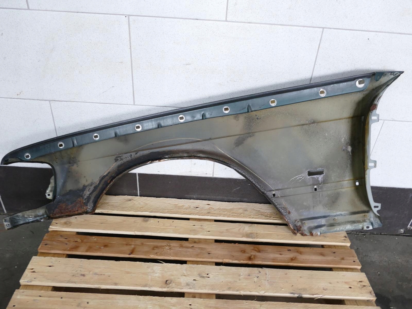 MERCEDES S W126 300 SE fender right front front