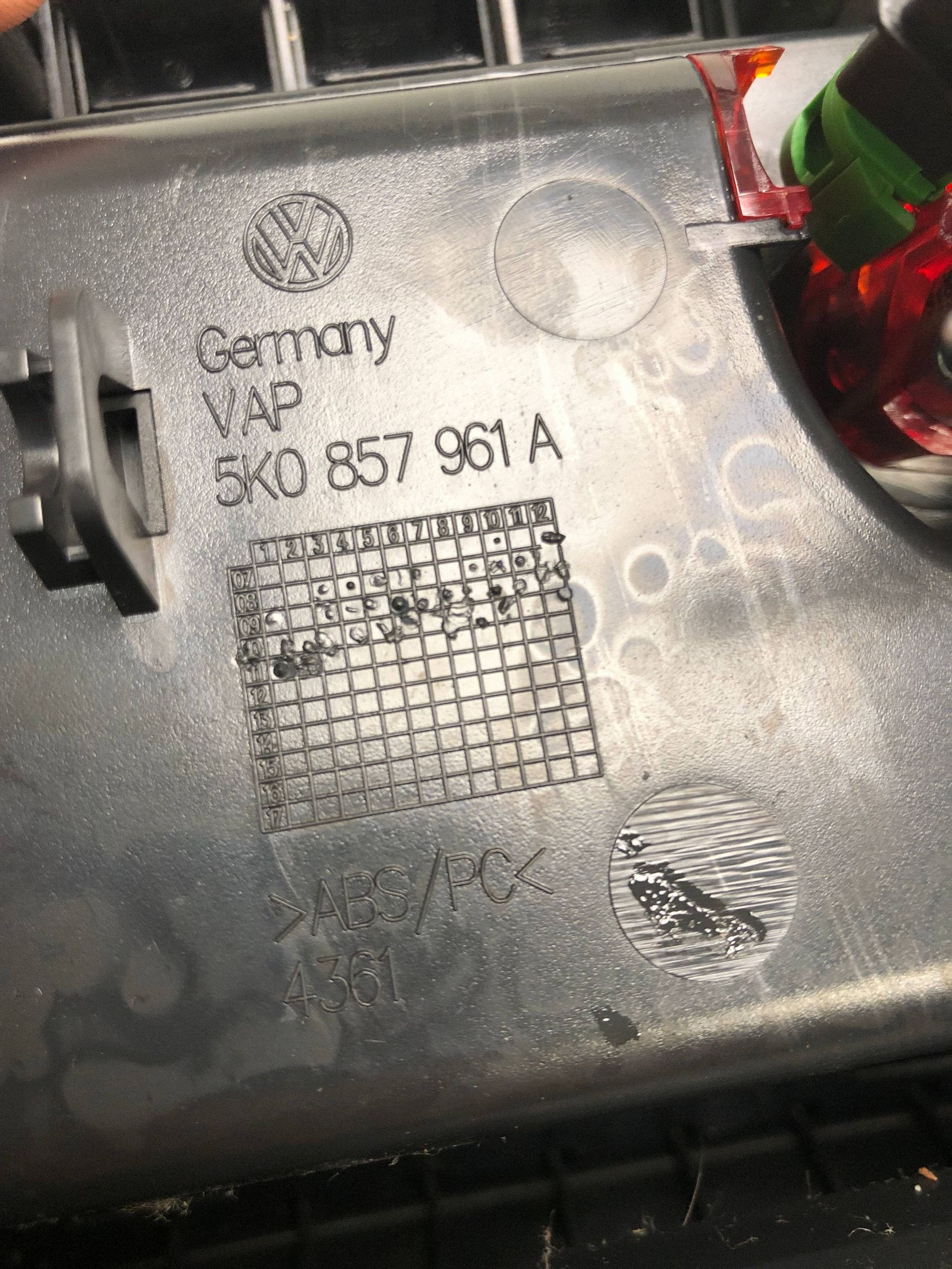 cendrier boîte a gant passager VW GOLF VI KOMBI 5K0857961A