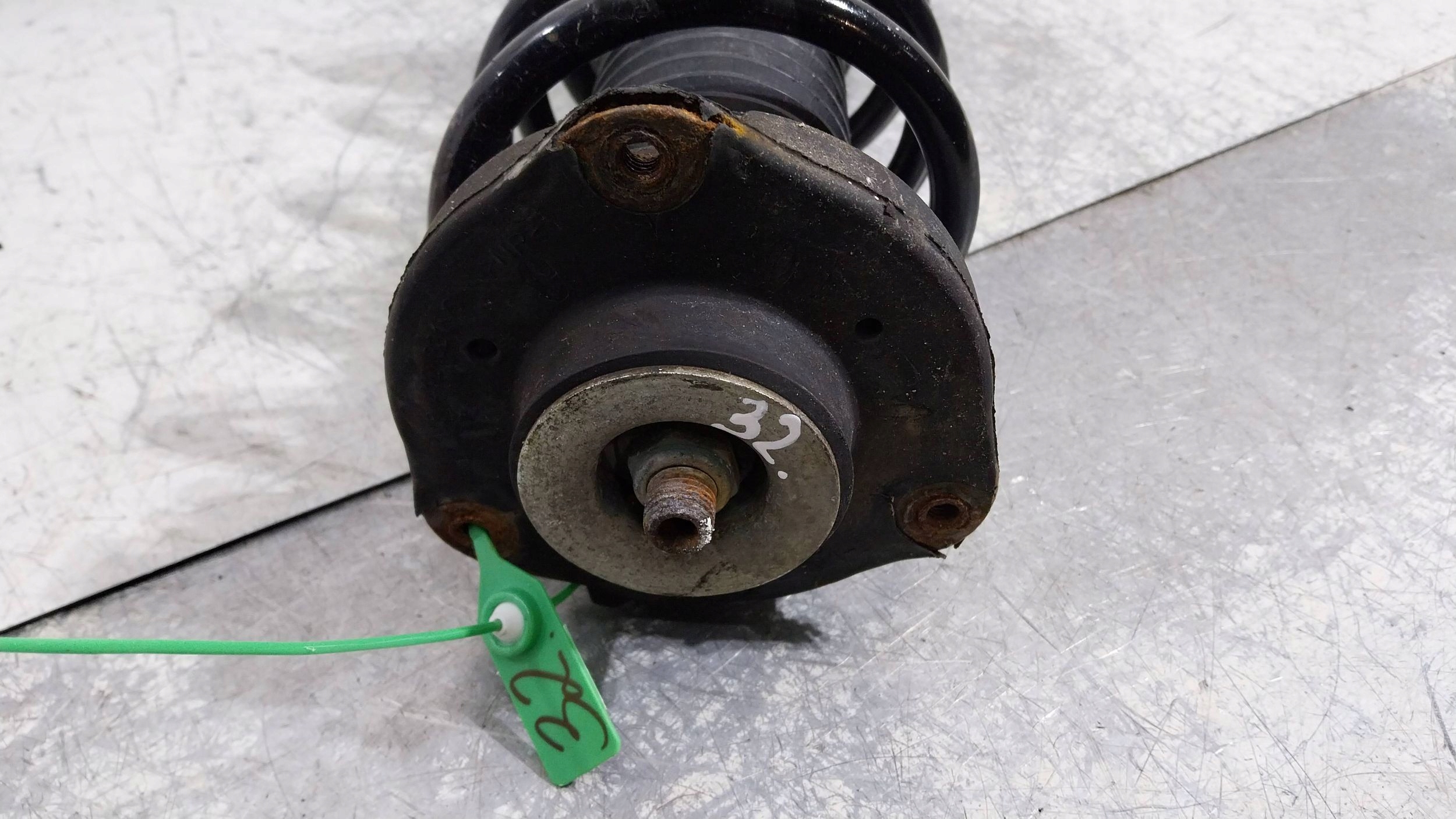 shock absorber left right front 3C0413031AH VW PASSAT B7 CC