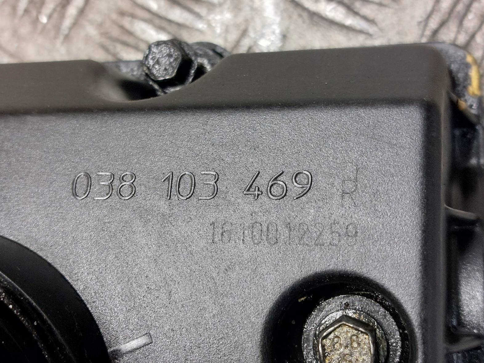 Abdeckung der Ventile VOLKSWAGEN PASSAT B5 FL 038103469R 038103475