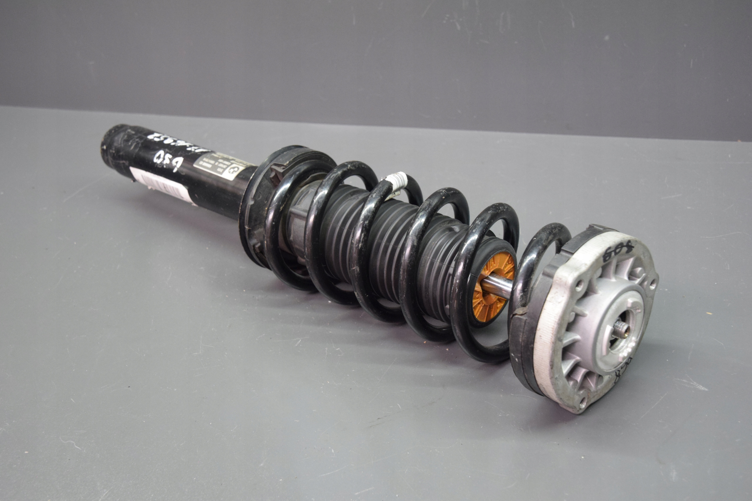 shock absorber right front BMW 5 G30 4x4 6866608