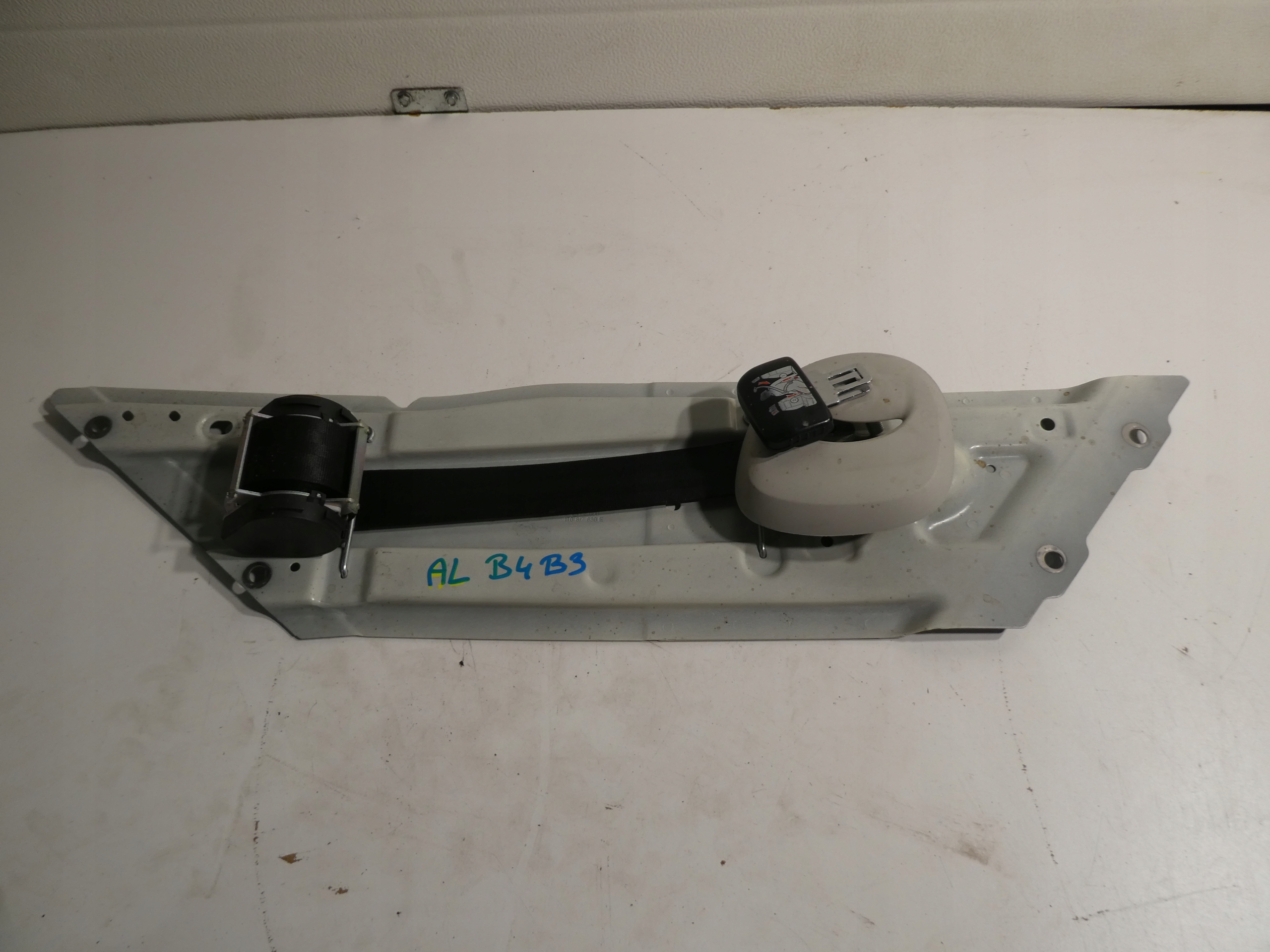 Gurten Sicherheits VW TOURAN 1T0817680E