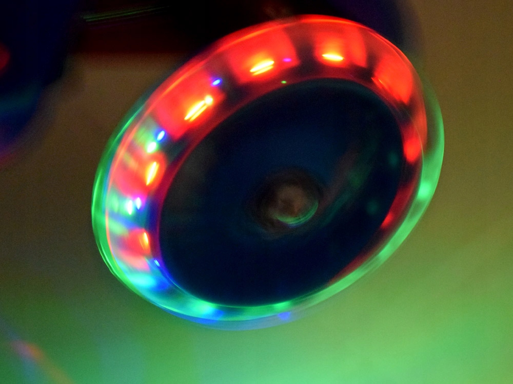 HULAJNOGA BALANSOWA 3 KOŁOWA ŚWIECĄCE KÓŁKA Kod producenta SP0717 ZI