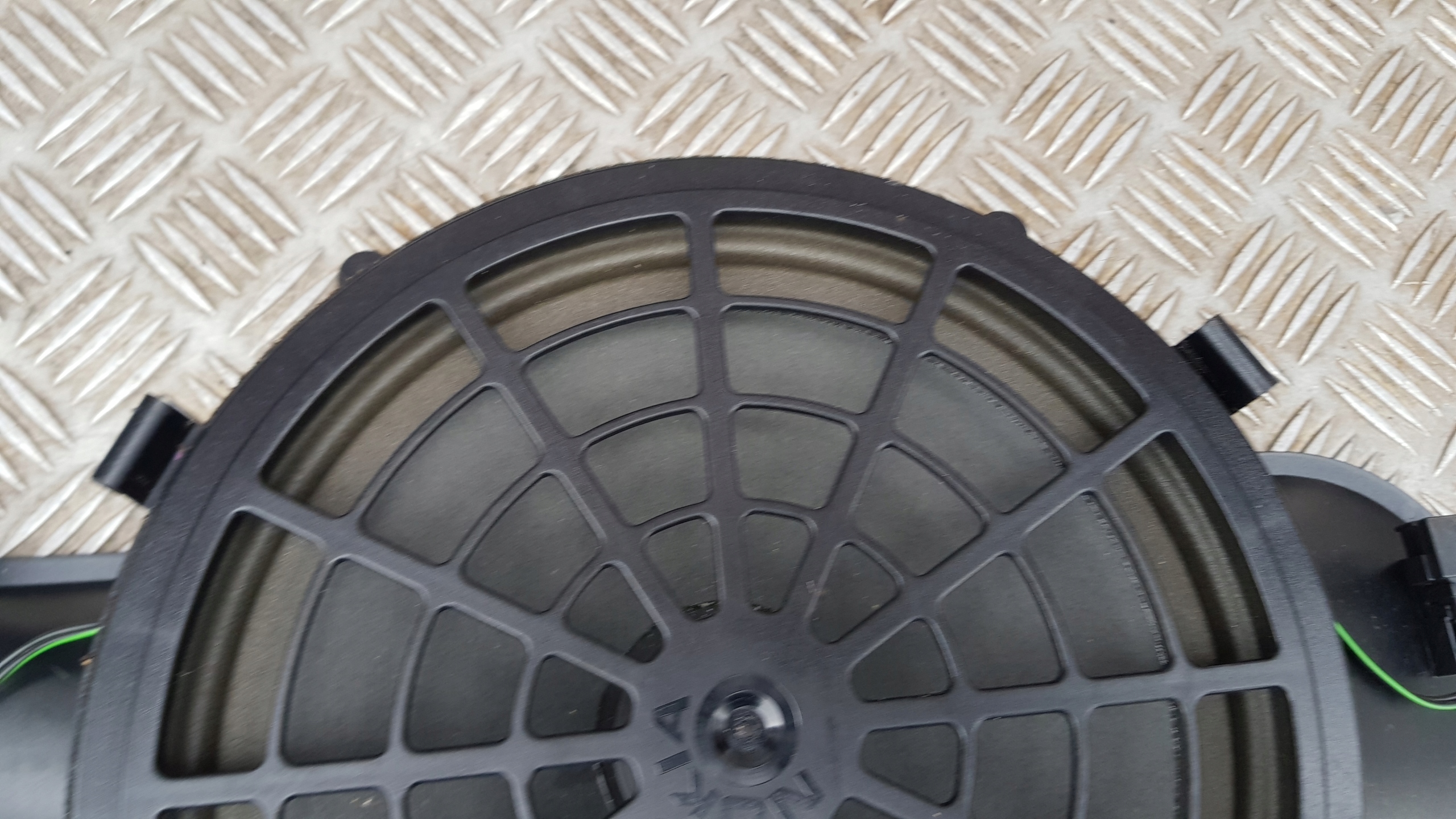 MERCEDES W220 SUBWOOFER speaker a2208200202