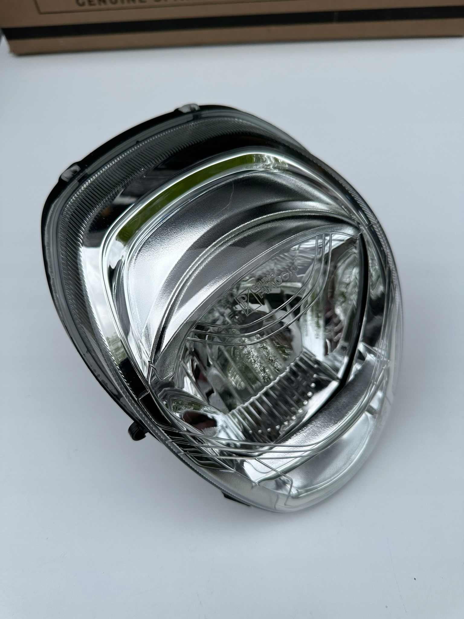 Piaggio Medley reflektor Nový originál 15-19 lampa predná