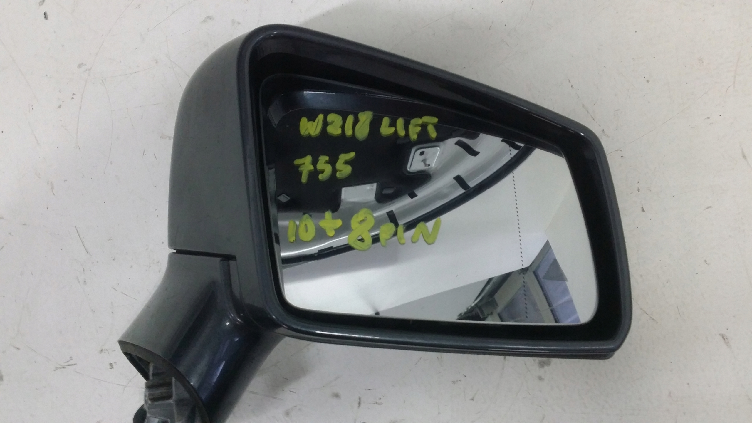 MERCEDES CLS W218 LIFT LUSTERKO PRAWE 10+8 PIN 755 Strona zabudowy prawa
