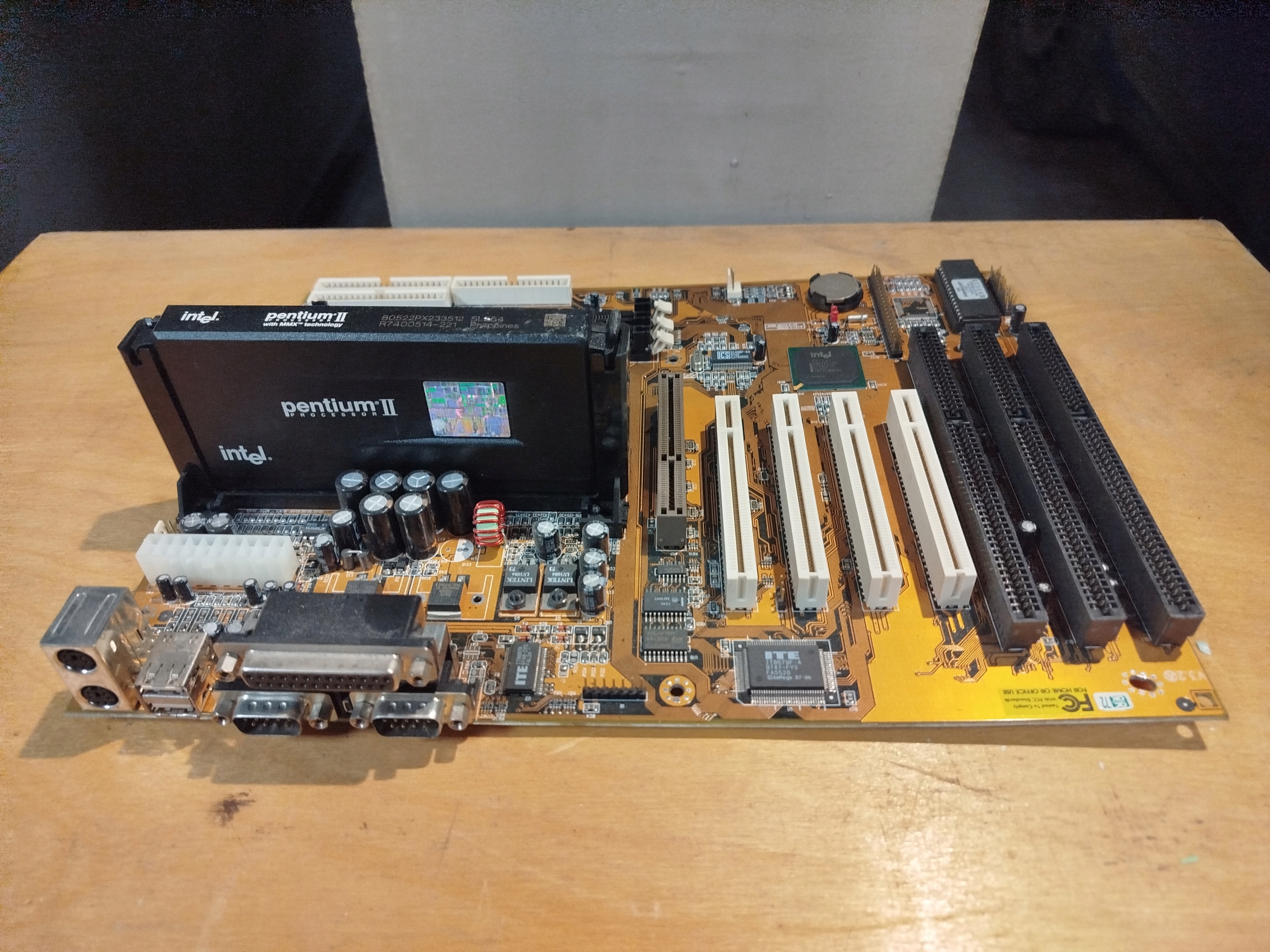 Stara płyta główna Intel g586ipv