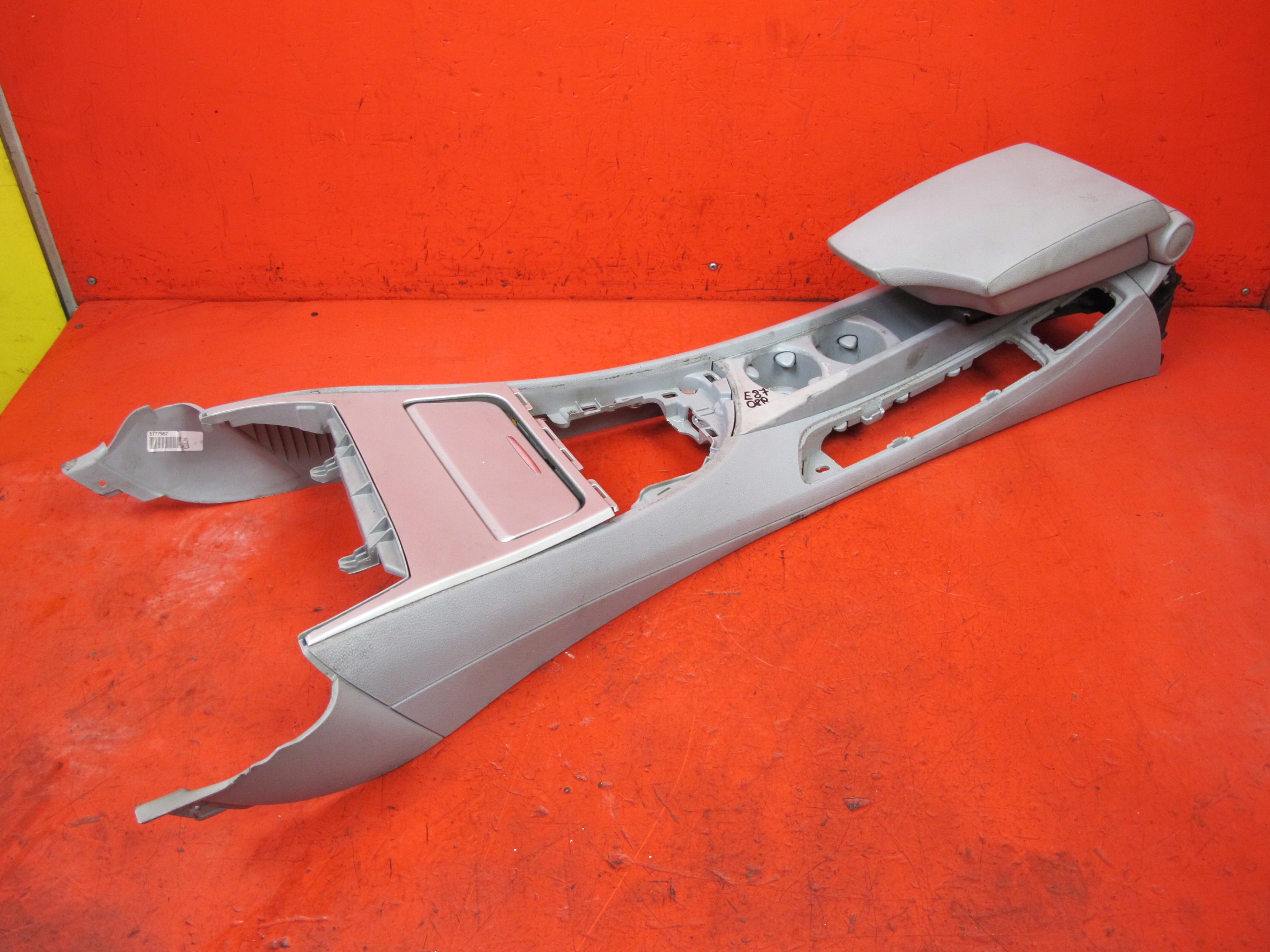 BMW 1 and E87 TUNEL central armrest EU 9110405