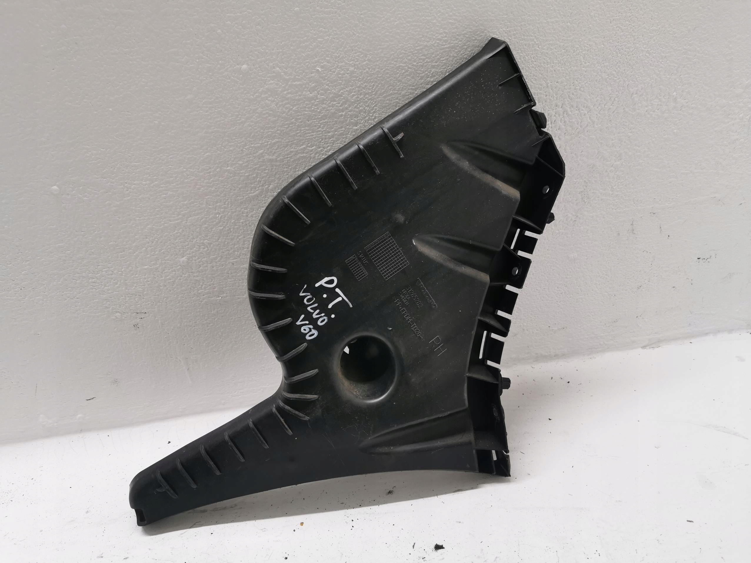 bumper bracket right rear part VOLVO V60 II 31265282