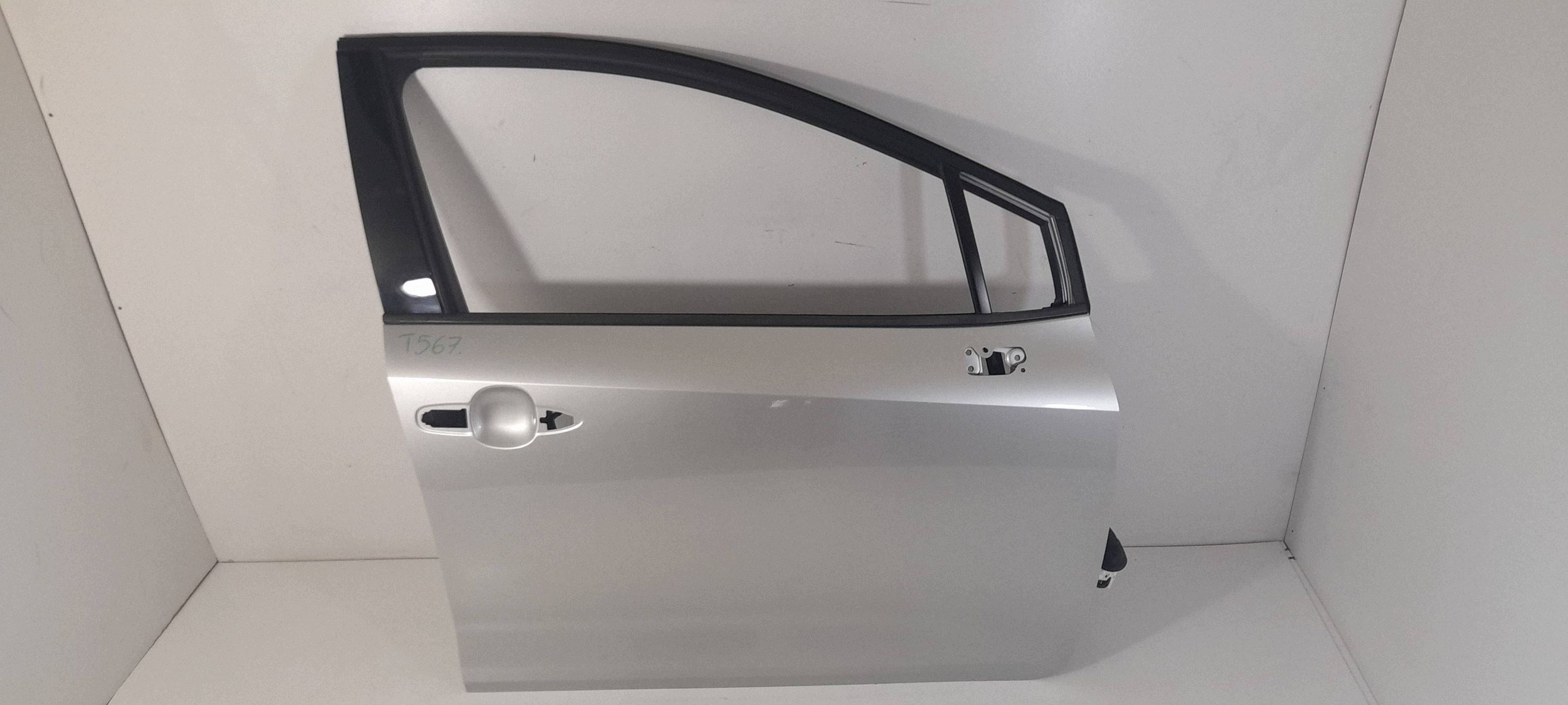 Toyota Corolla E21 Kombi door front right (T567)