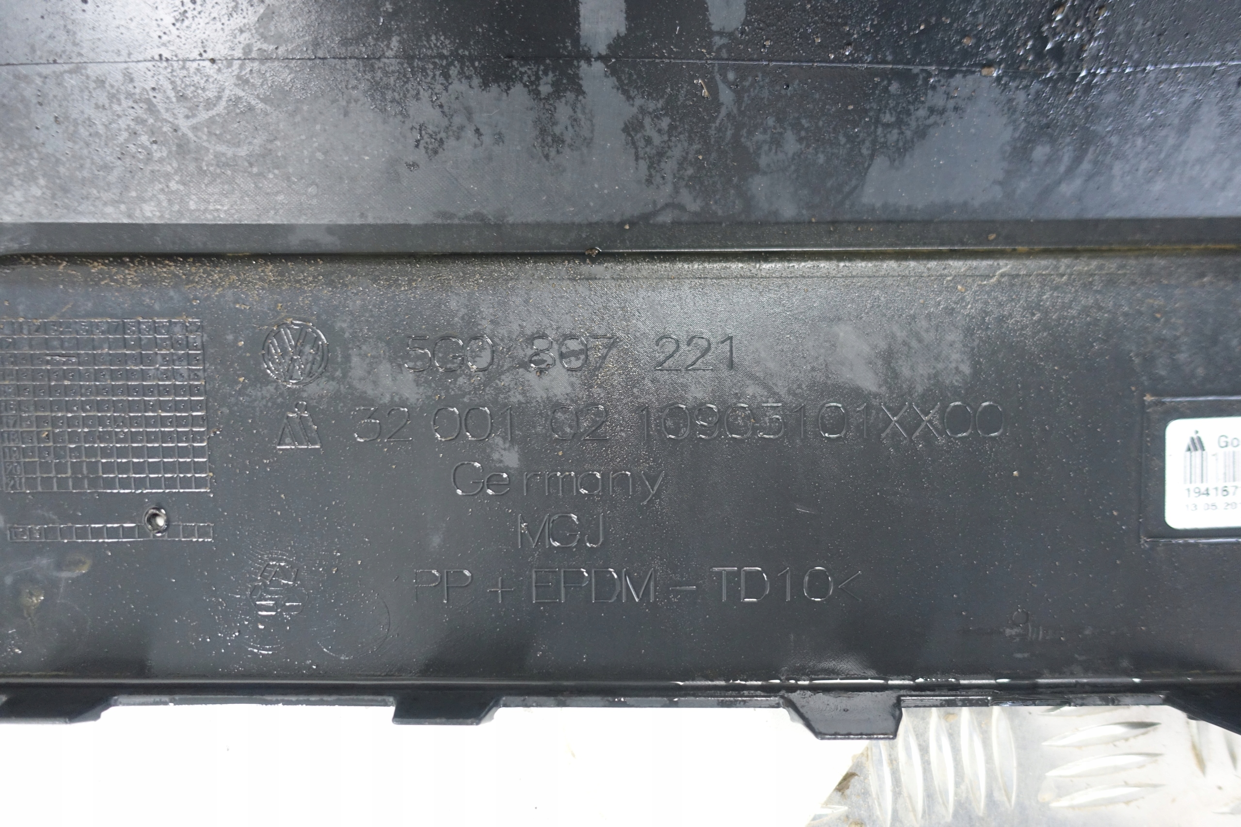 VW GOLF VII 5G0 2012- bumper front front 5G0807221