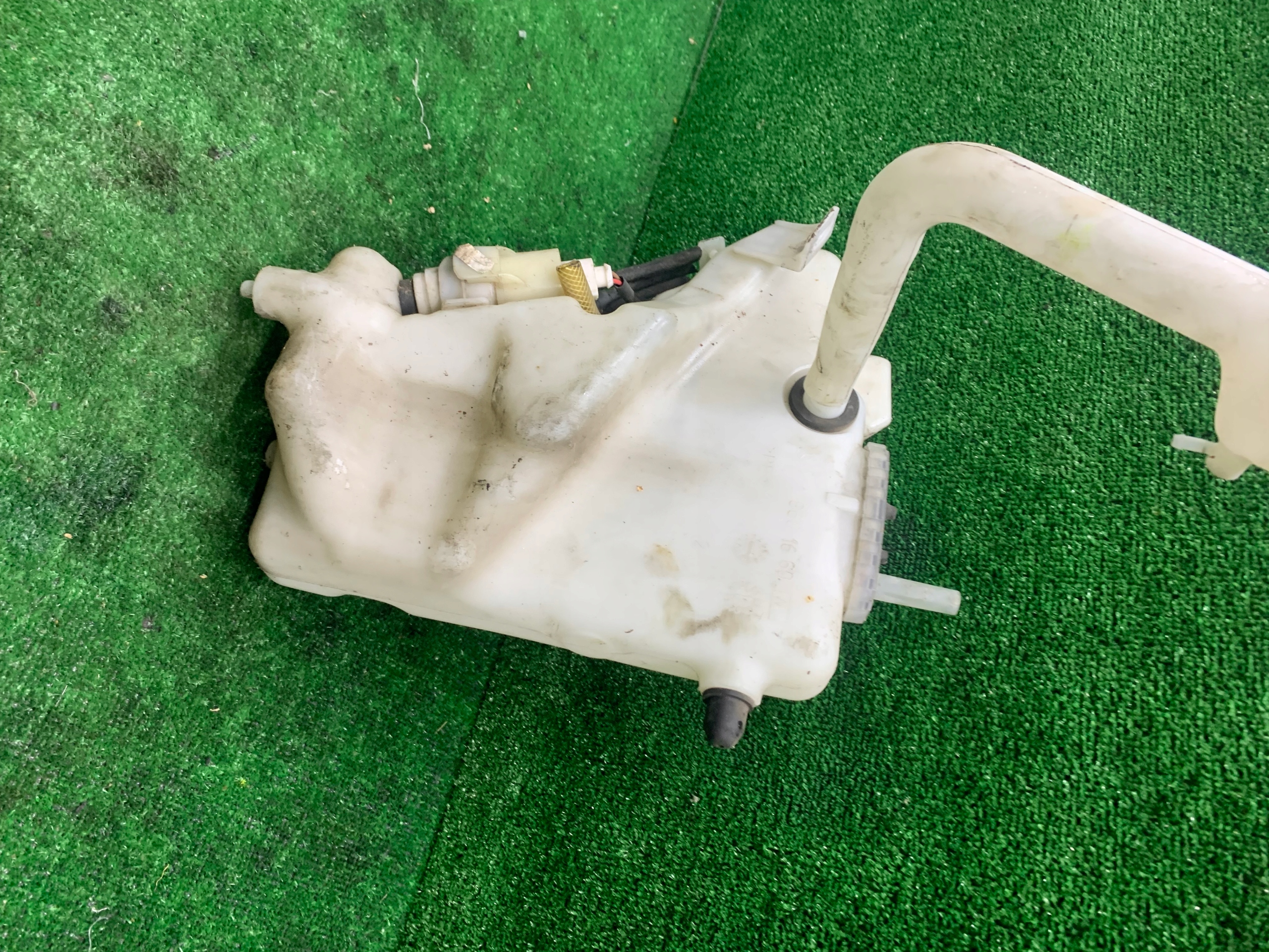 washer fluid tank MERCEDES W211 2118601660