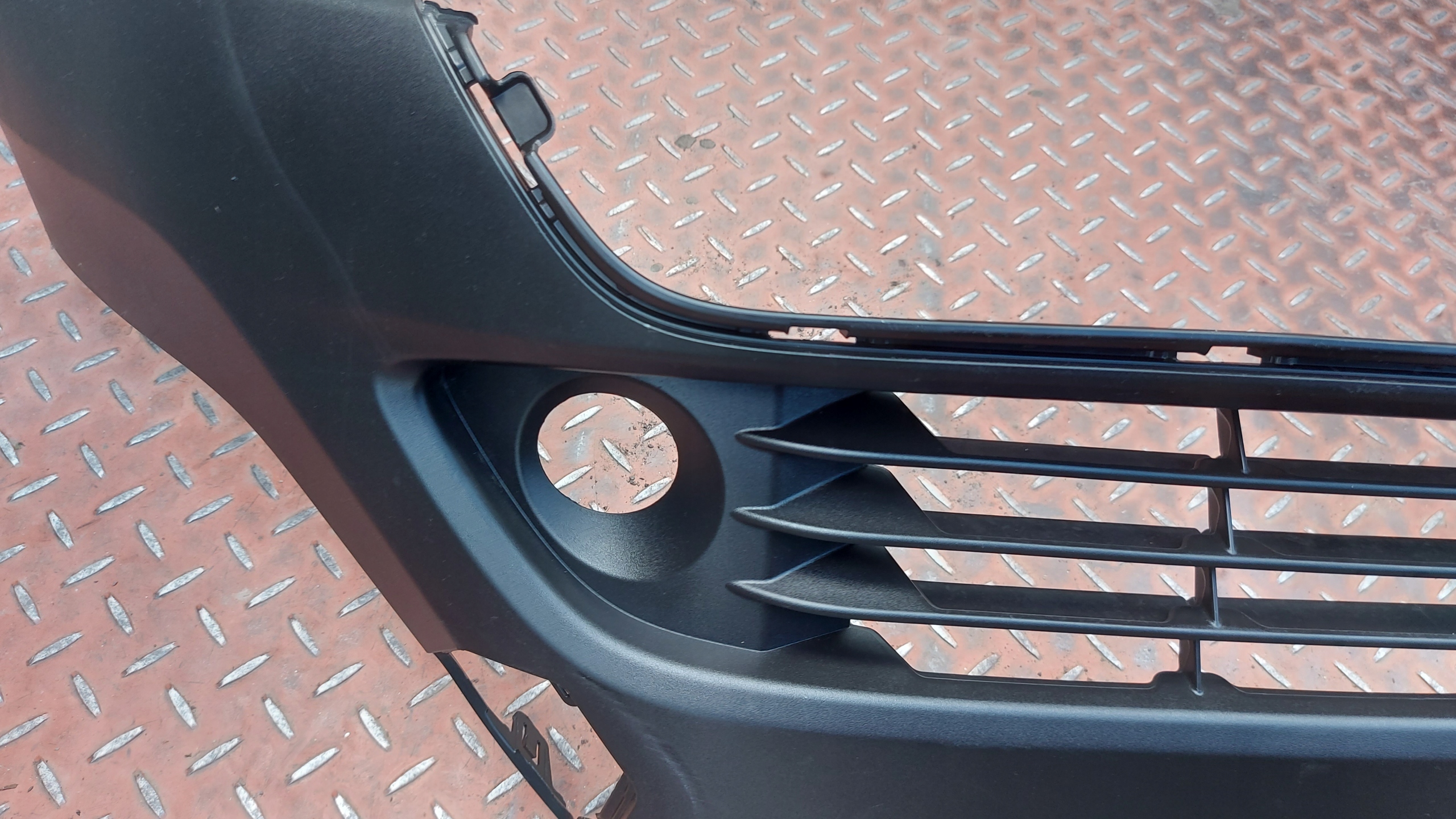 accessories grid central spoiler of a bumper front TOYOTA COROLLA CROSS 21