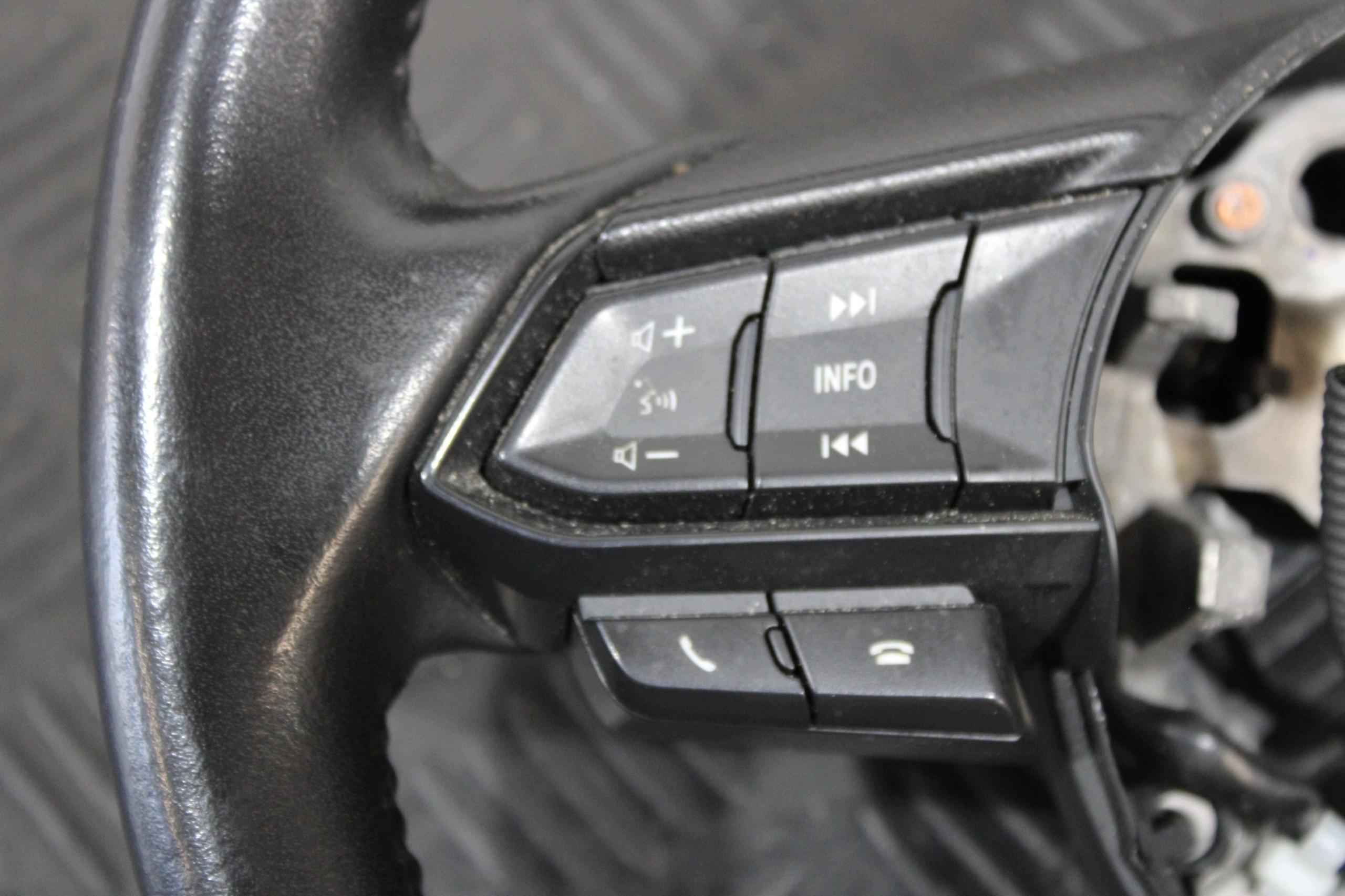 lenkrad MULTIFUNKCJA MAZDA 2 II DJ LIFT