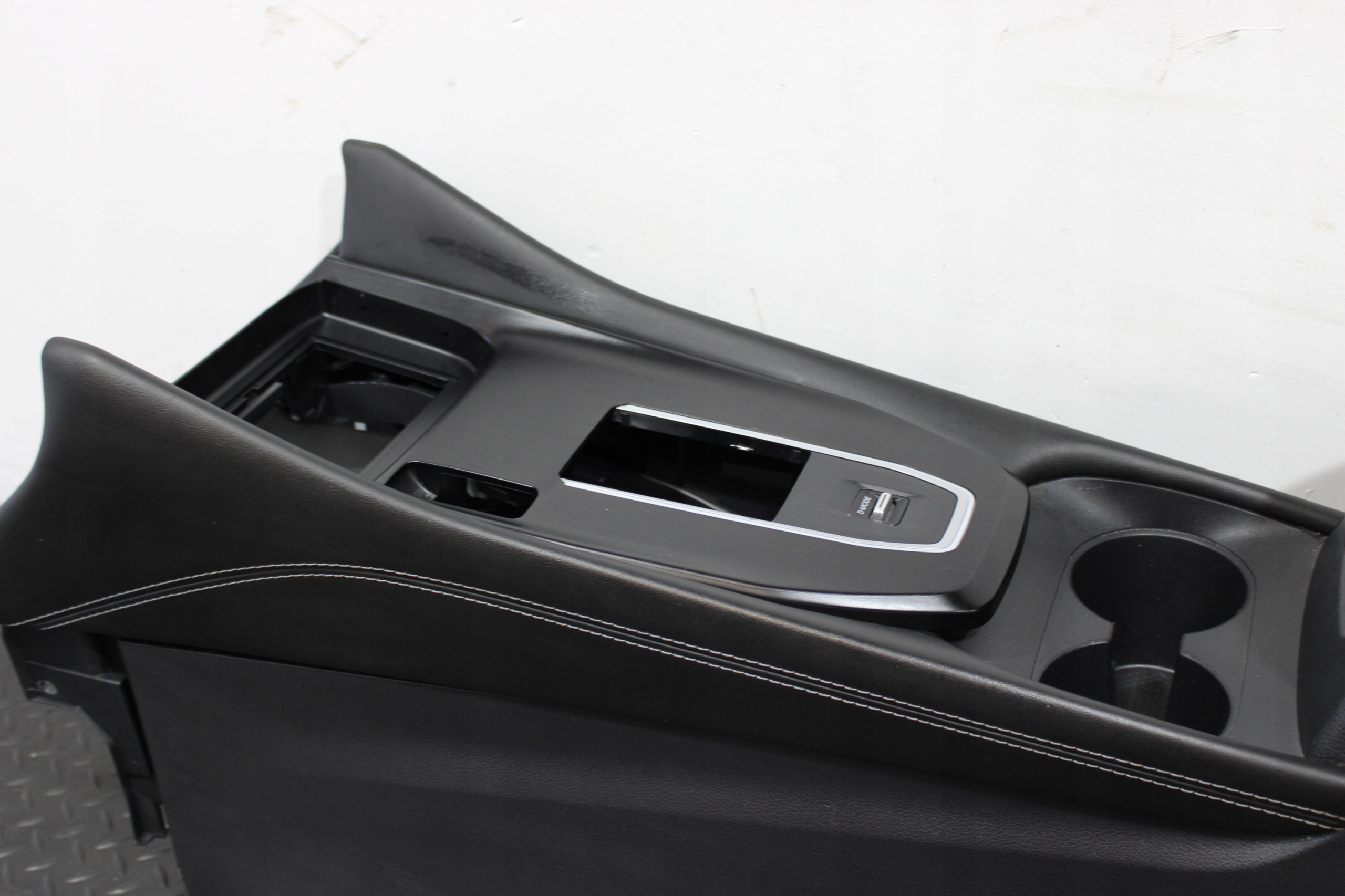 TUNEL central armrest NISSAN QASHQAI J12