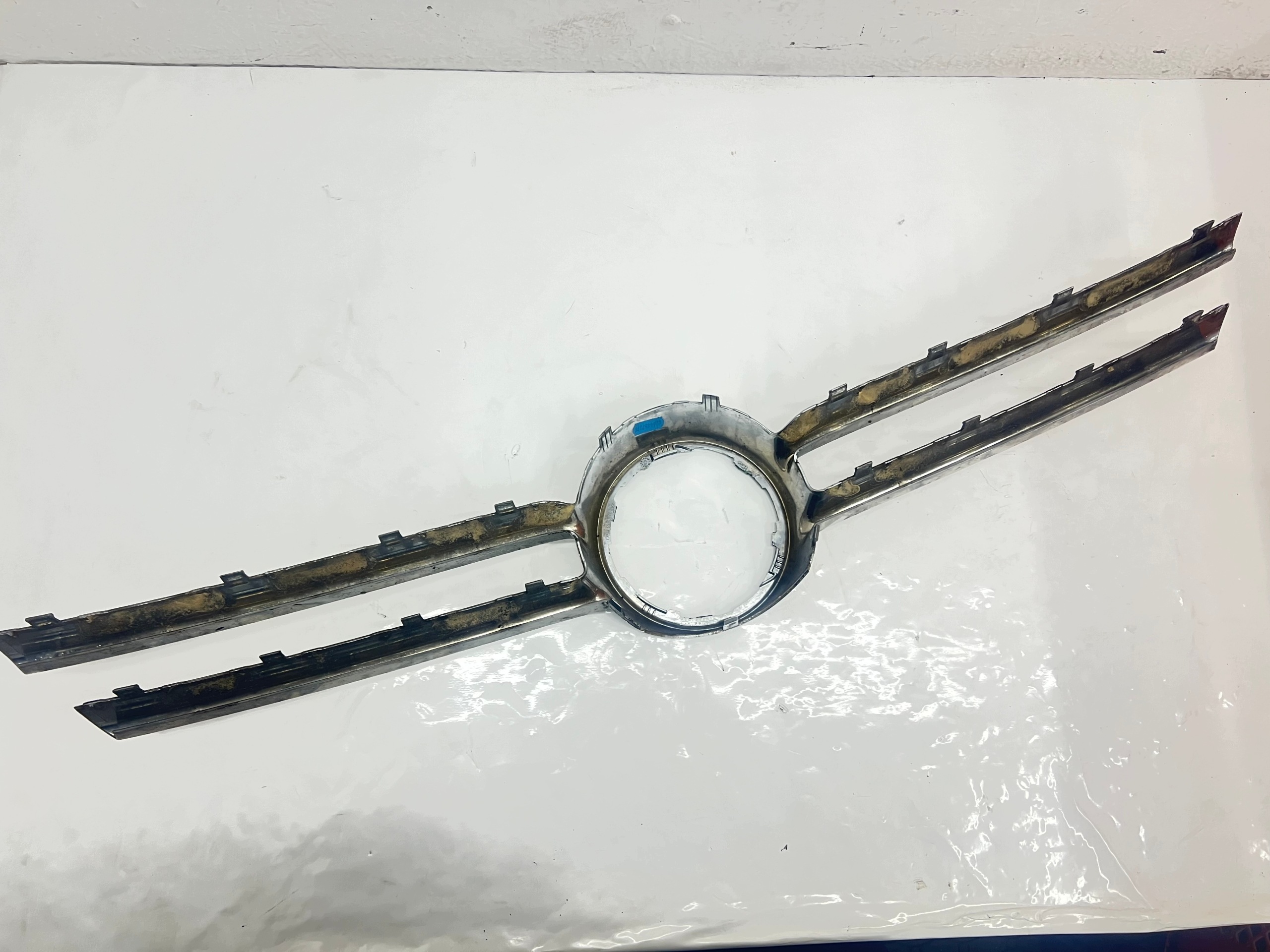 TOUAREG 07-10 moulding grille CHROM 7L6853668