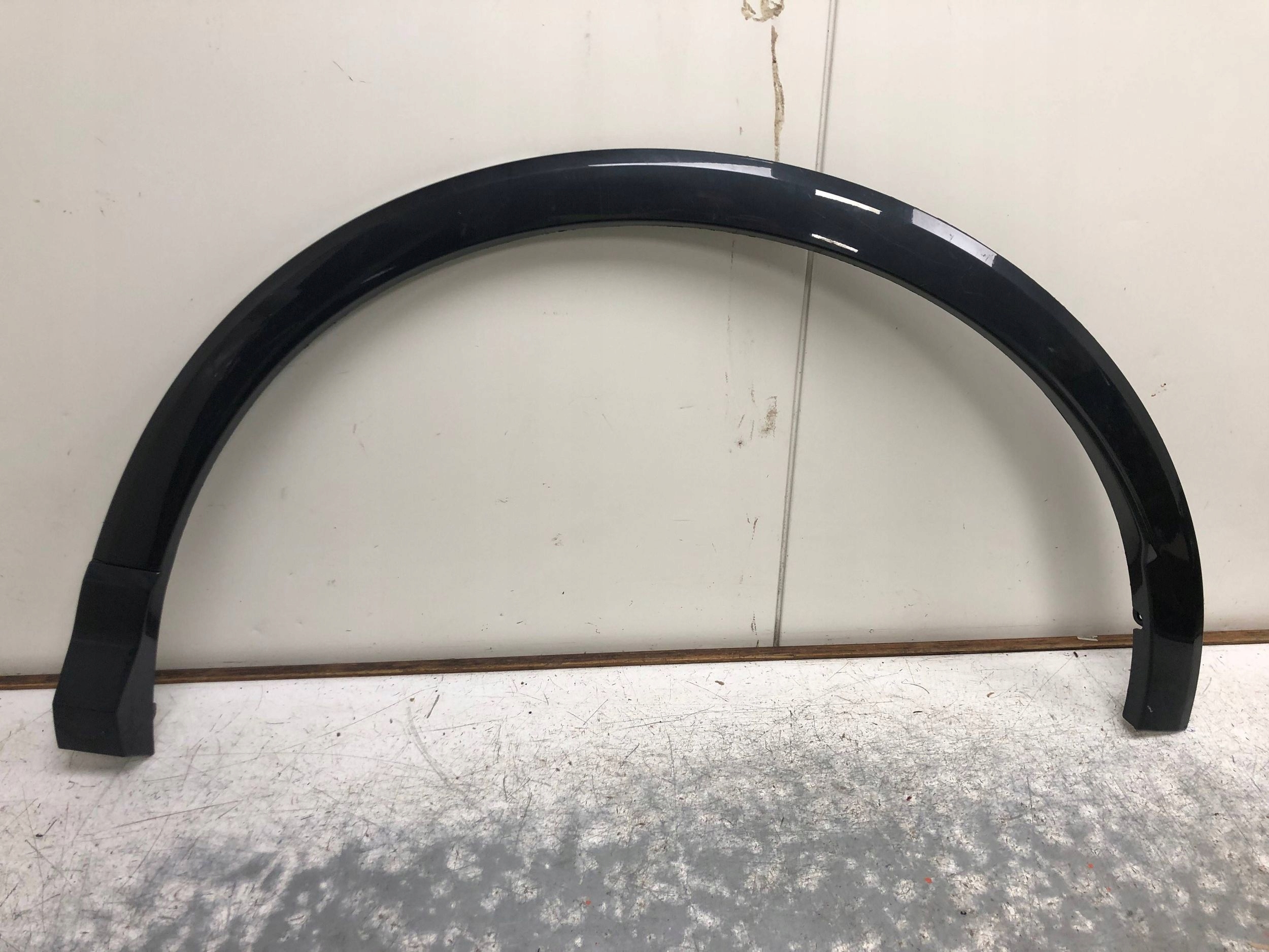 modanatura parafango sinistra posteriore AUDI Q4 E-TRON 89A853817C