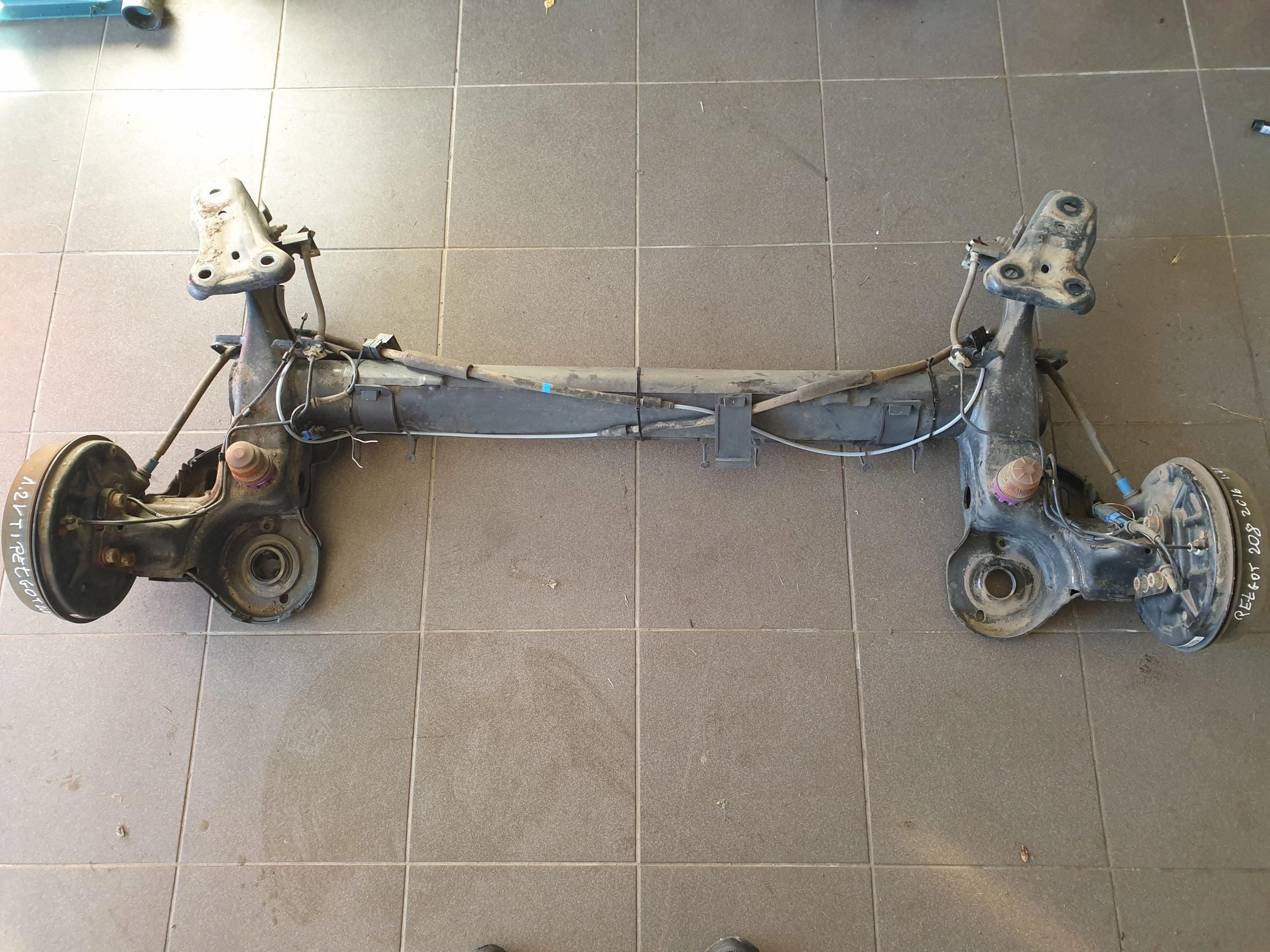 rear sider axis PEUGEOT 208 LIFT 2015- 5D