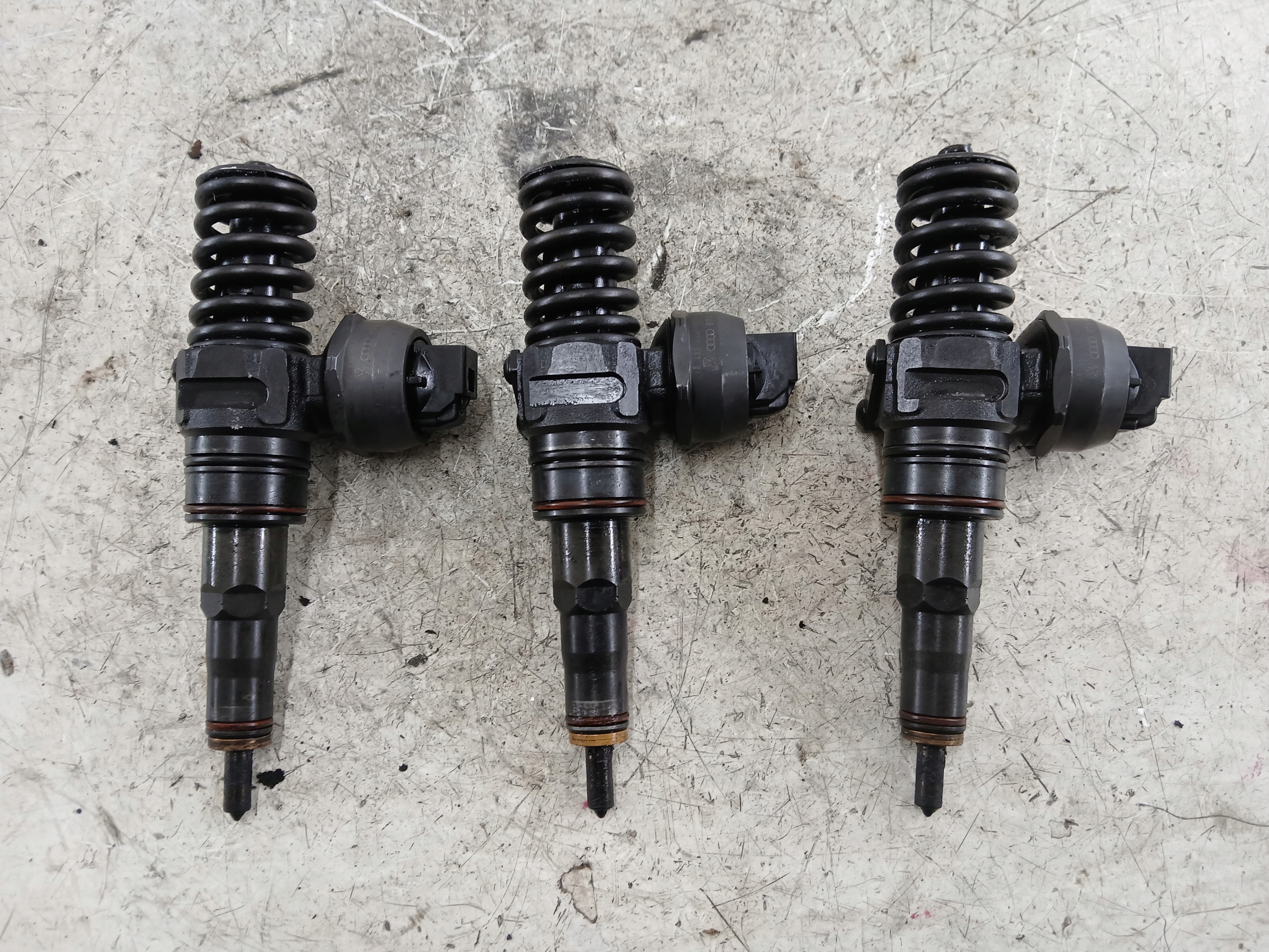 VW PASSAT B5 1.9 TDI Einspritzdüse 038130073AH