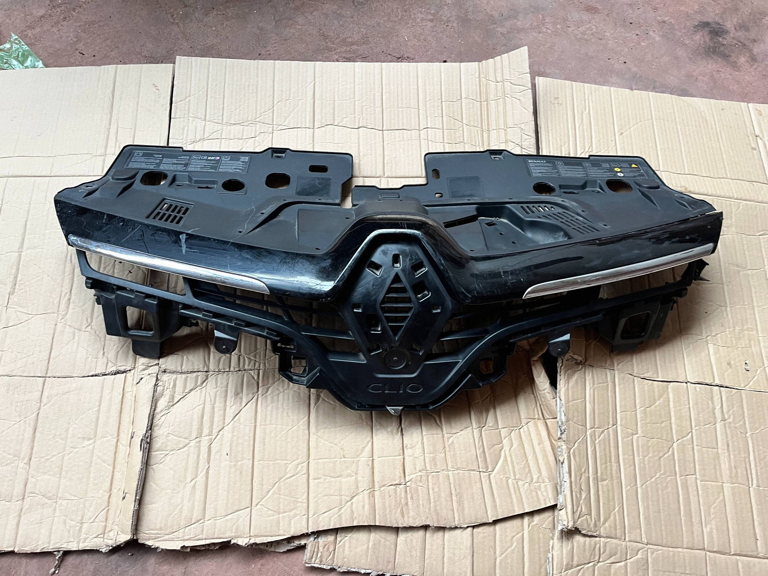 grill front RENAULT CLIO IV 622561433R @M