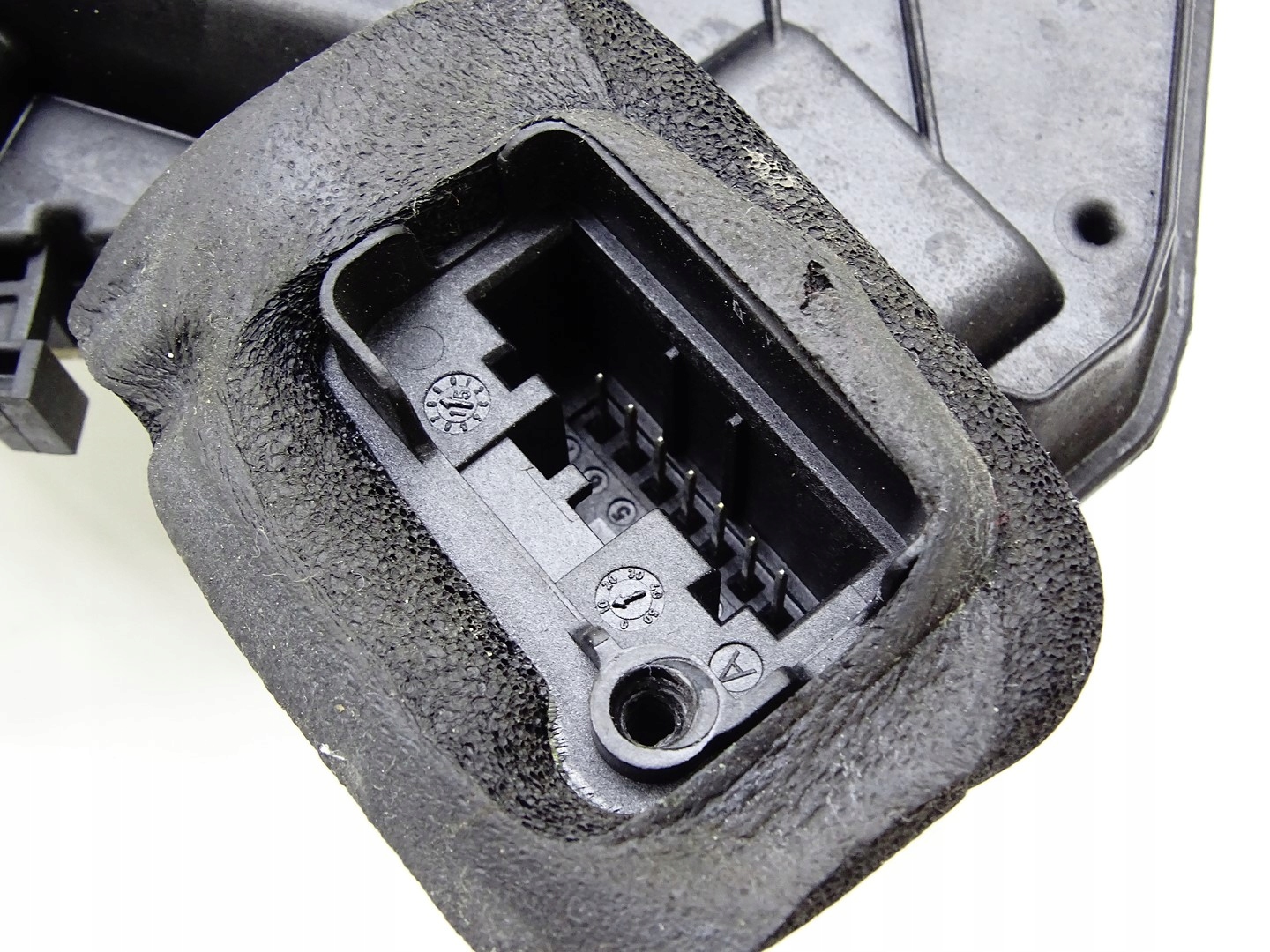 lock door left rear part rear SKODA OCTAVIA III 5E0839015B
