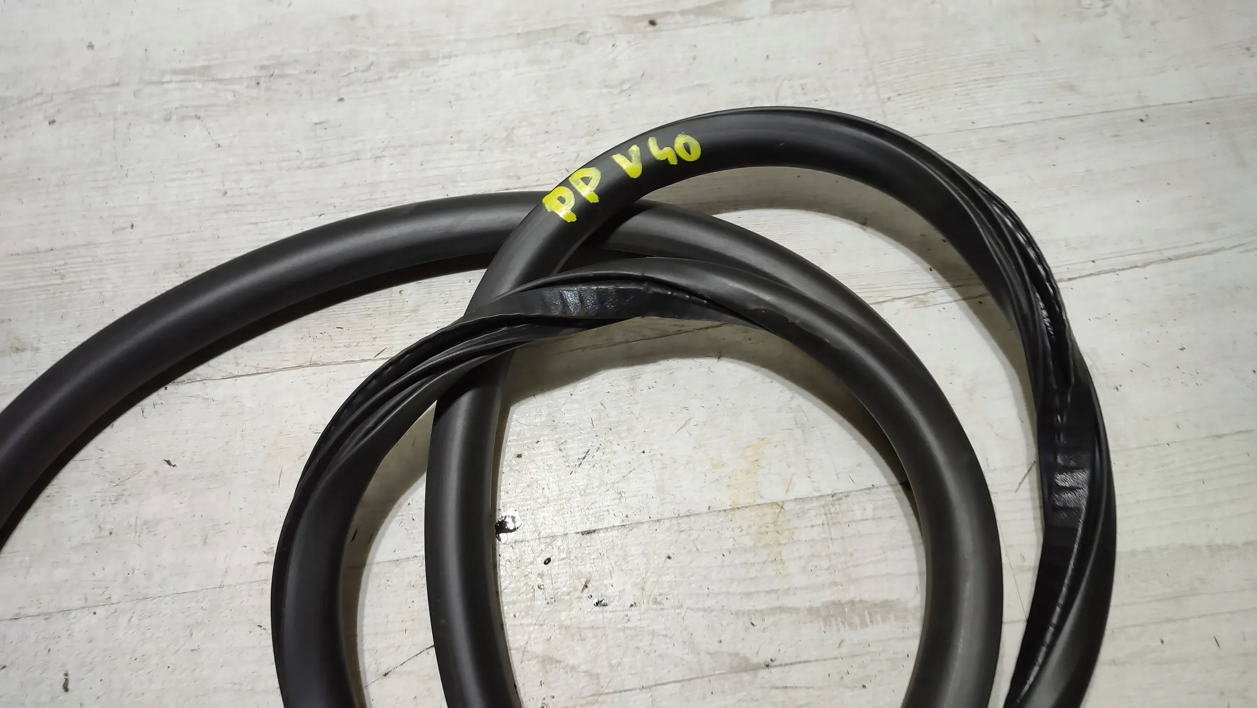 Volvo V40 II 2018r front side right gasket door