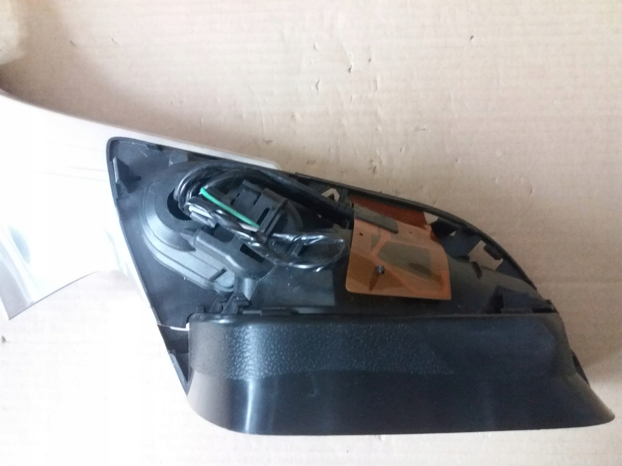 TESLA 3 LIFT PRAWE FOTOCHROM ANTENA 13 PIN EUROPA Kolor srebrny