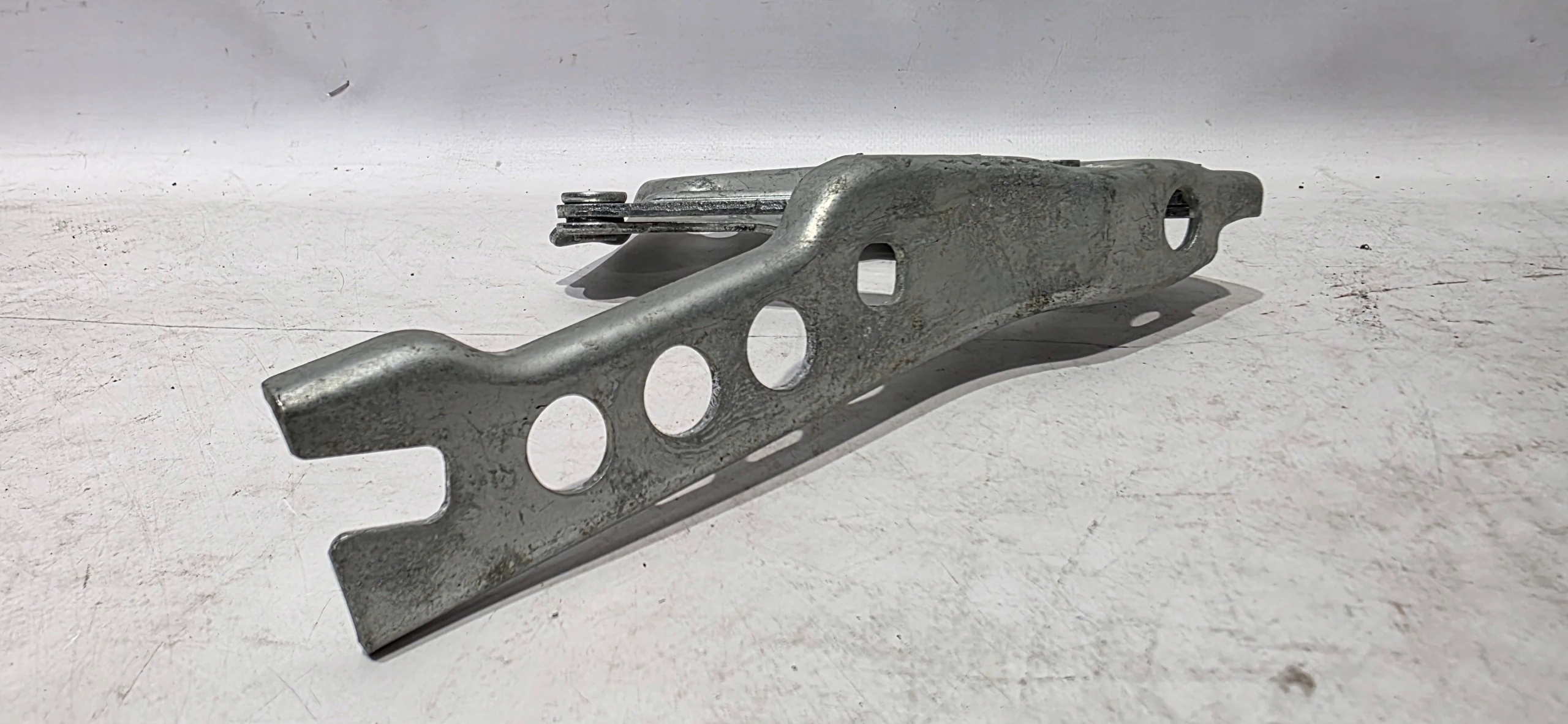 hinge bonnets left front SKODA SUPERB II 11- new original 3T0823302B