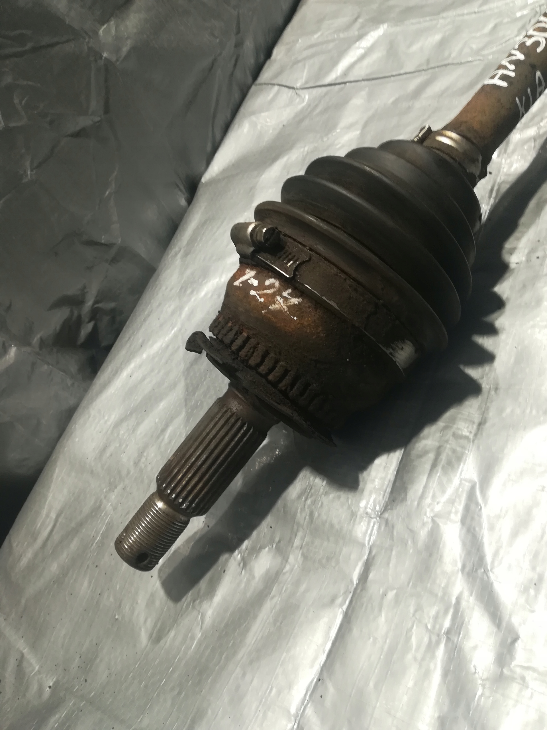 KIA CERATO and 2.0 CRDI semi-axis right front 04R