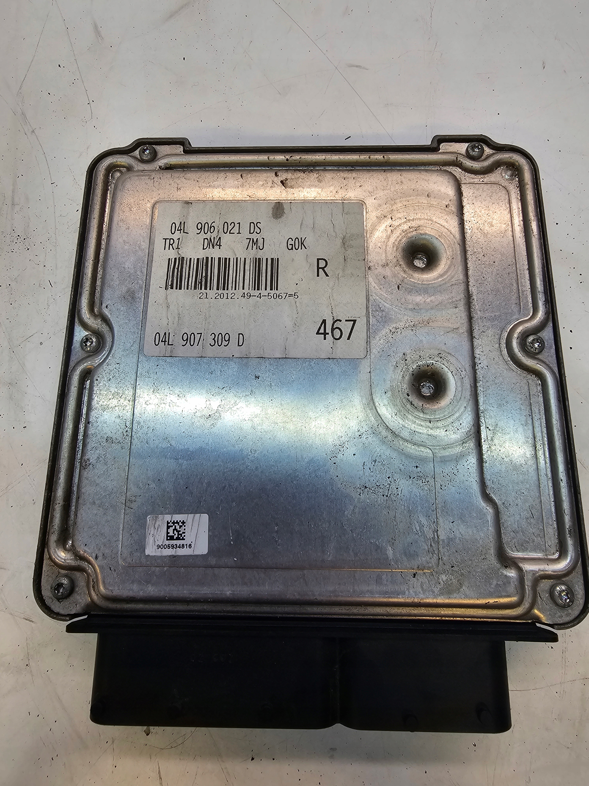 computer control unit of the engine AUDI VW 1.6 04L907309D