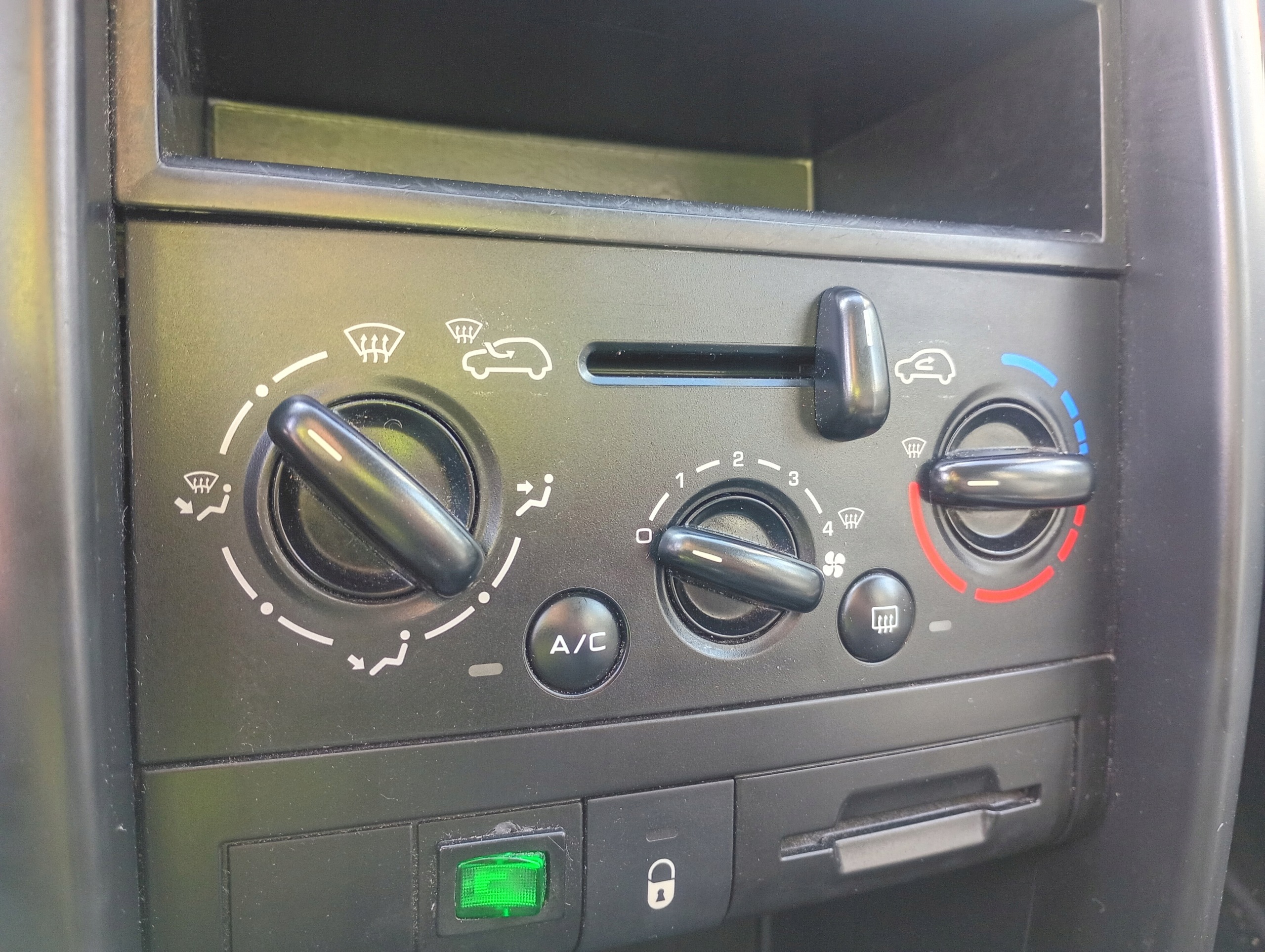 Panel switch regulacja air conditioning devices heating Peugeot 207 06-13