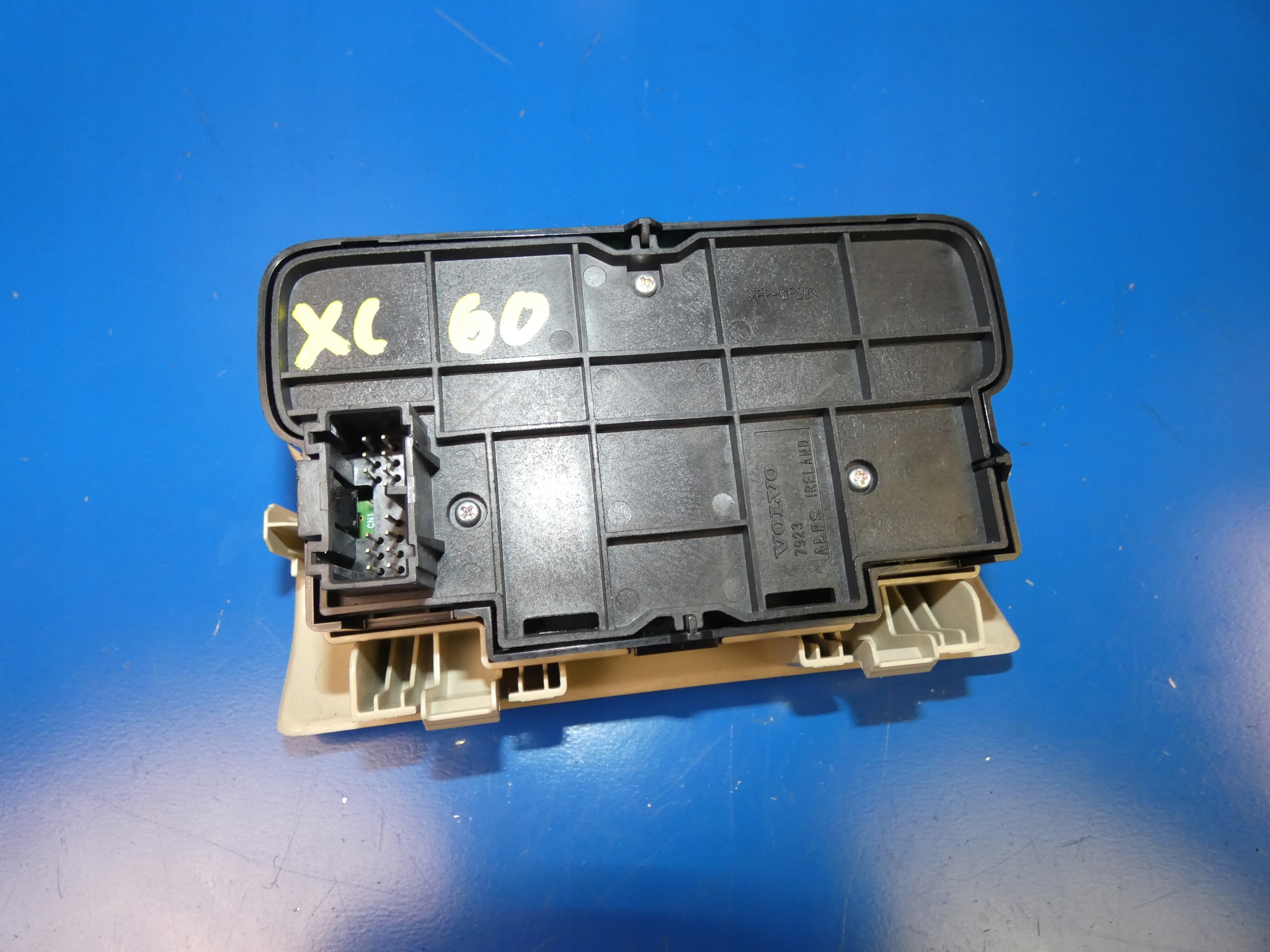 VOLVO XC60 e PANEL RADIA AUX posteriore